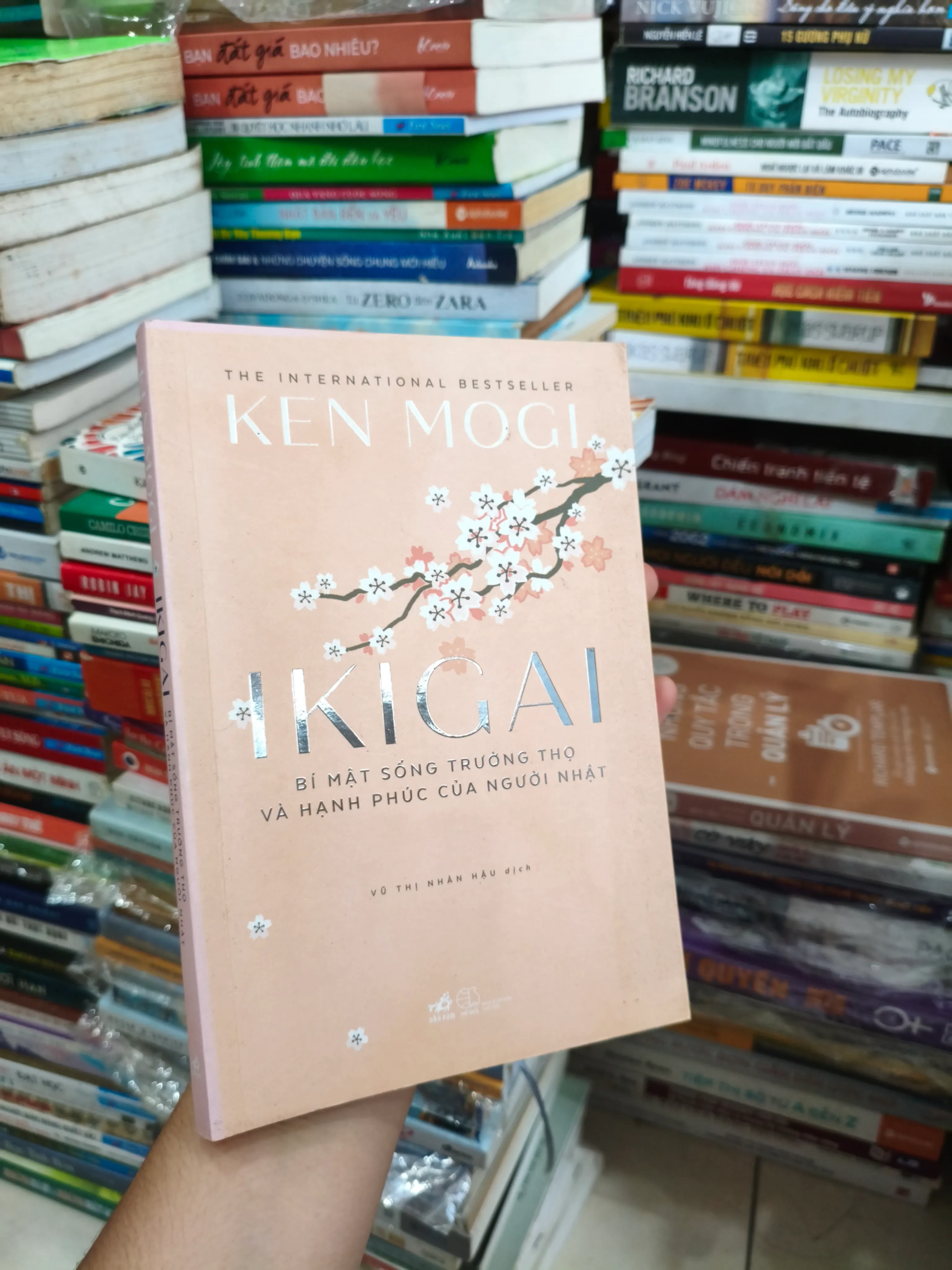 Ikigai: Bí mật sống trường thọ và hạnh phúc của người Nhật 🌱 by  - Sách Book Cover - Ngọc Hiển Books