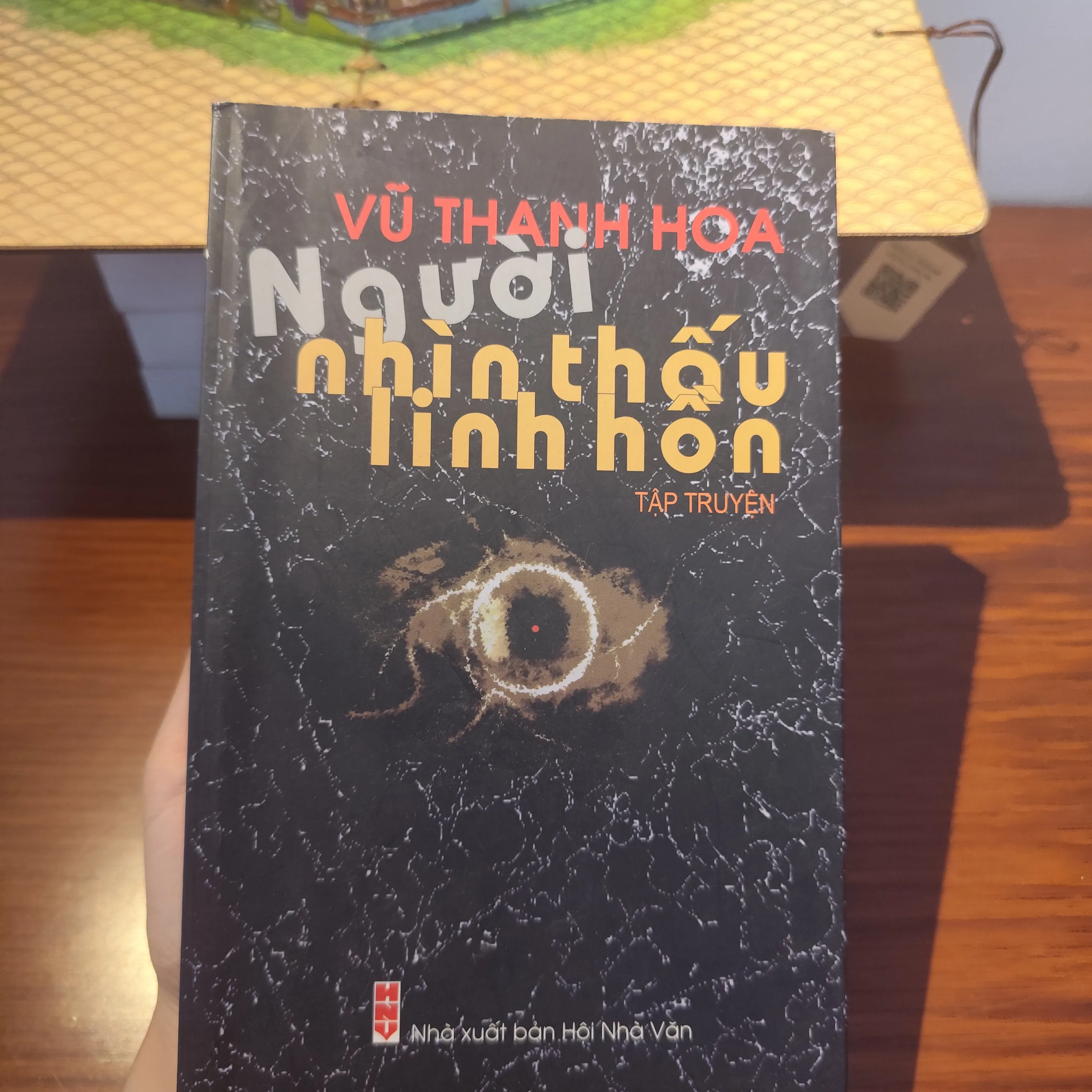 Người Nhìn Thấu Linh Hồn.
Tác giả: Vũ Thanh Hoa by  - Sách Book Cover - Ngọc Hiển Books