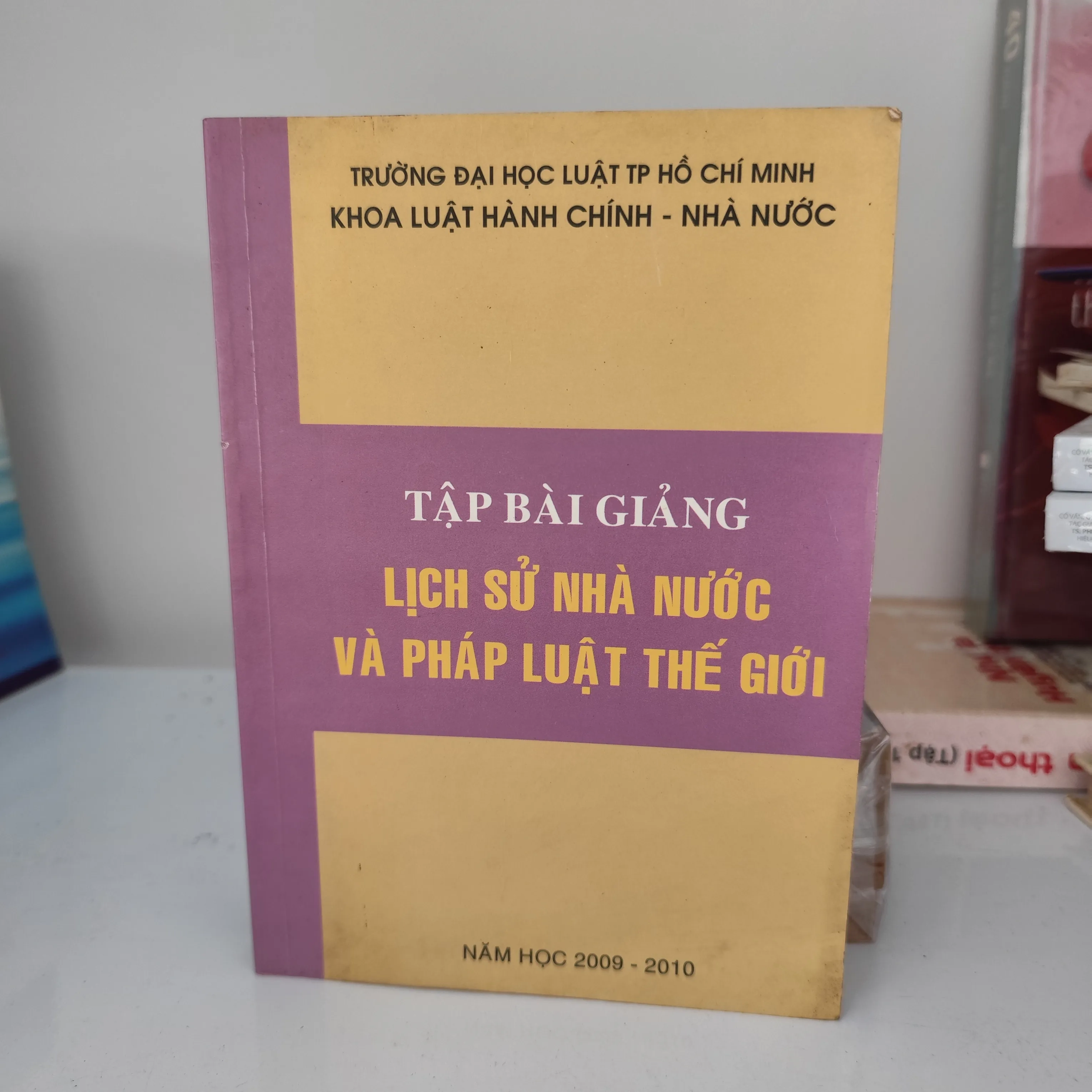 Tập bài giảng Lịch sử Nhà Nước và Pháp luật Thế Giới by  - Sách Book Cover - Ngọc Hiển Books