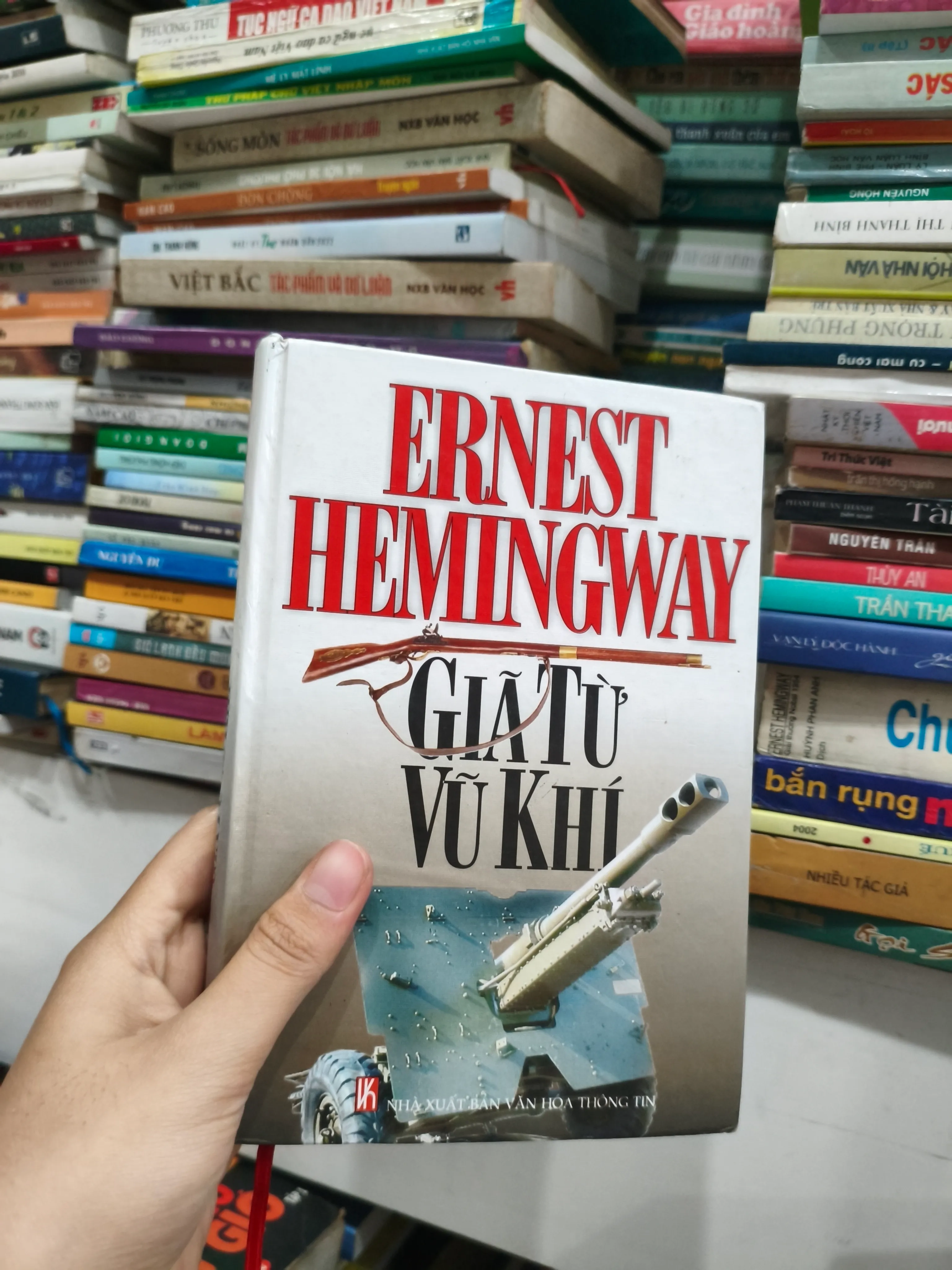 Giã từ vũ khí 🌱 by  - Sách Book Cover - Ngọc Hiển Books