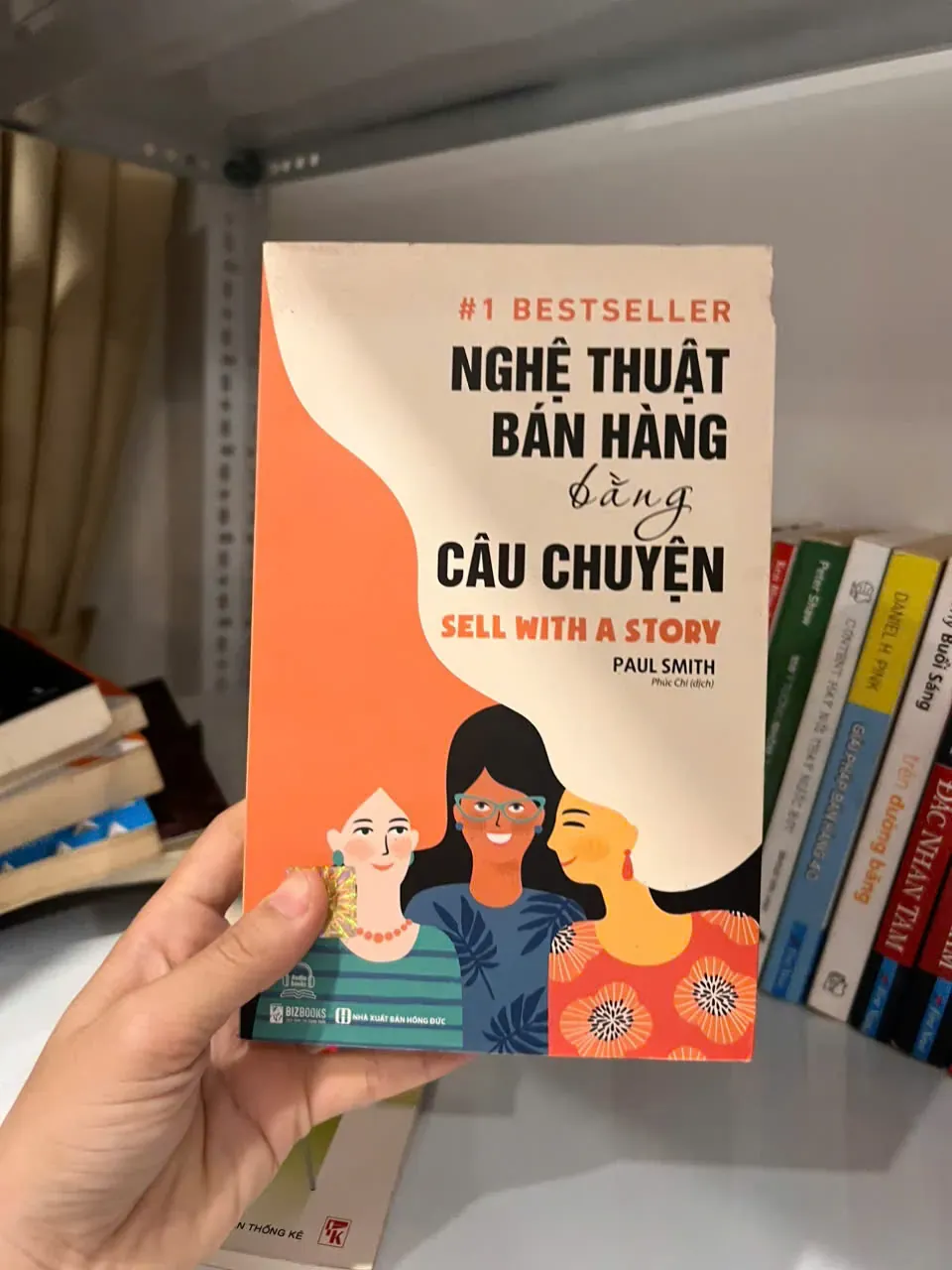 Nghệ Thuật Bán Hàng Bằng Câu Chuyện by  - Sách Book Cover - Ngọc Hiển Books