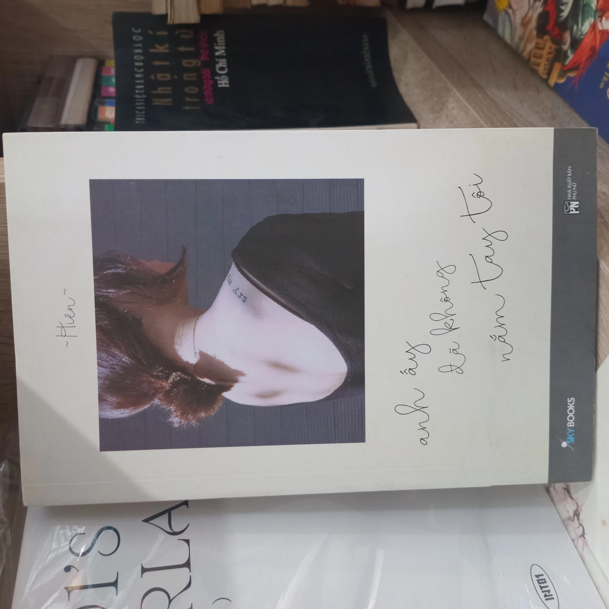 Anh Ấy Đã Không Nắm Tay Tôi 📚 by  - Sách Book Cover - Ngọc Hiển Books