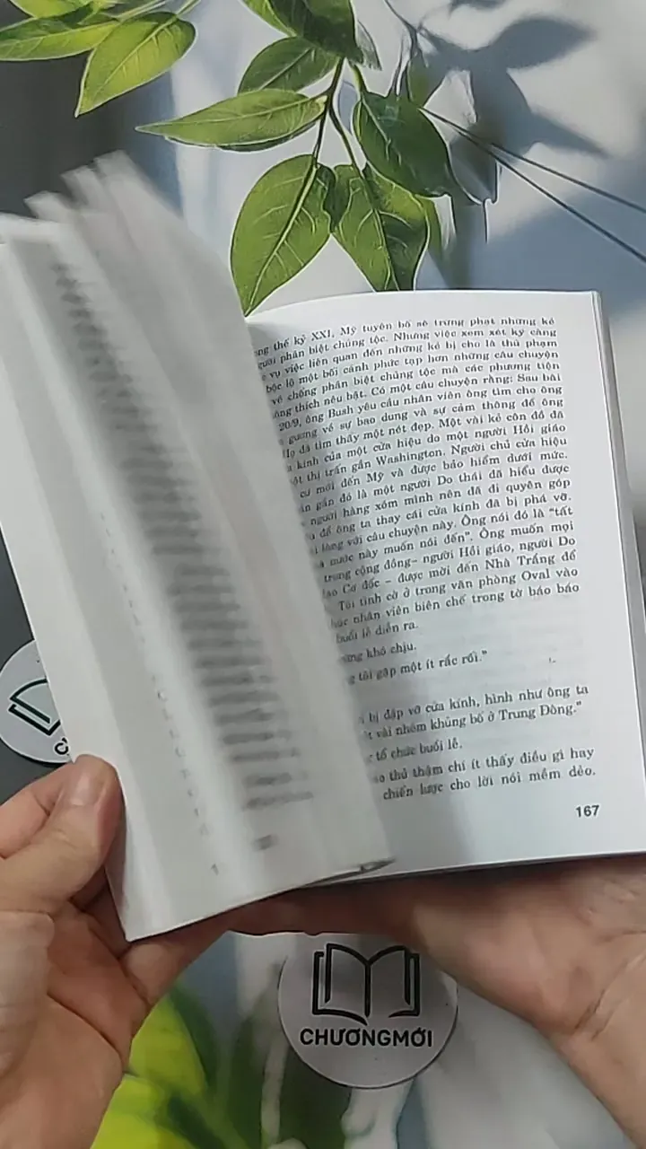 Nhân vật chính: Sự thật về Tổng thống Bush bên trong Nhà Trắng - David Frum 688540