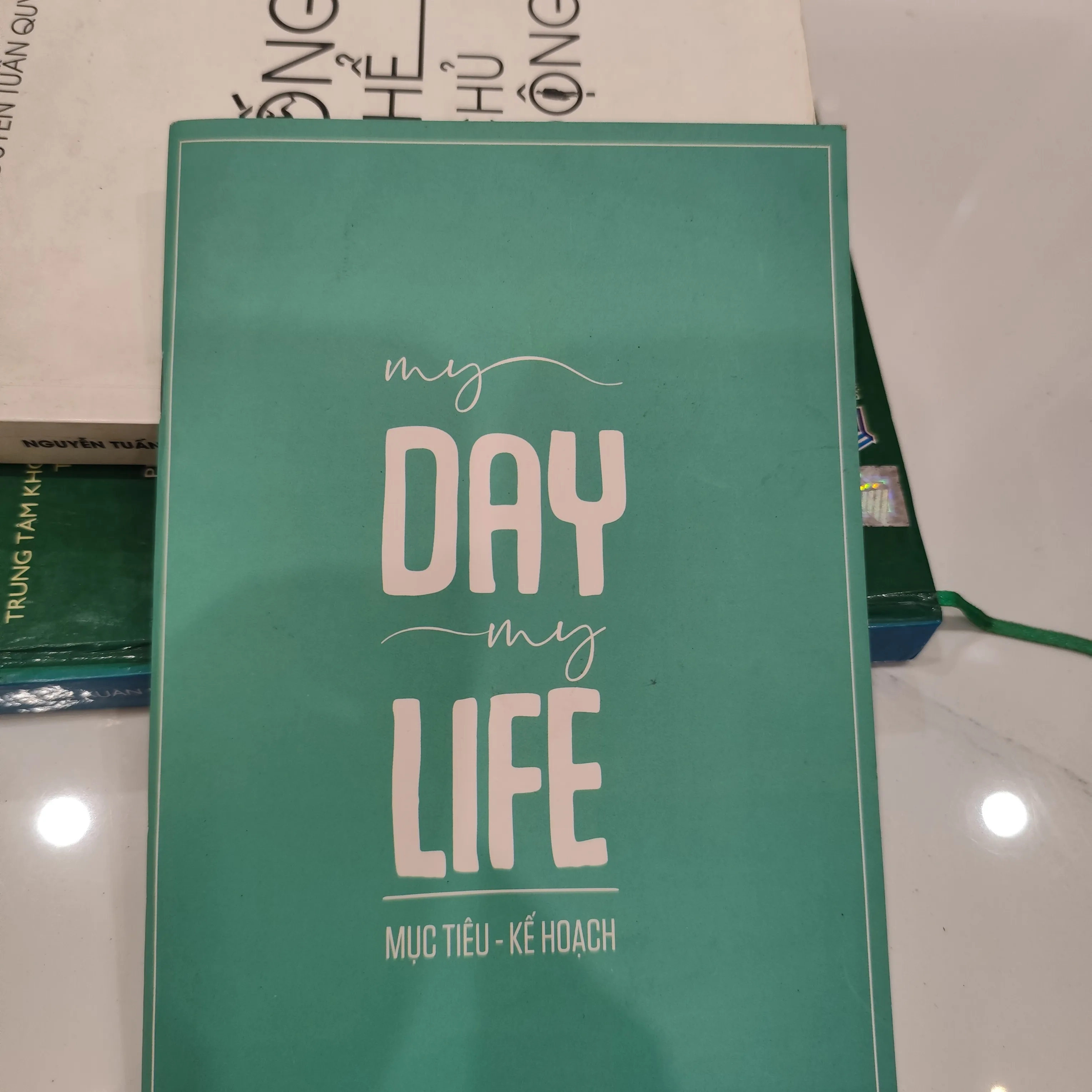 Sổ tay có tên "My Day My Life" của nhà xuất bản Bizbooks. by  - Sách Book Cover - Ngọc Hiển Books