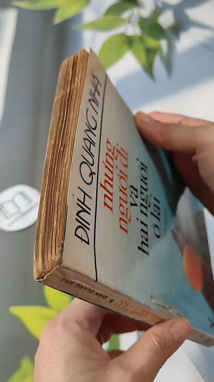 Những Người Đi Và Hai Người Ở Lại - Đinh Quang Nhã 713810