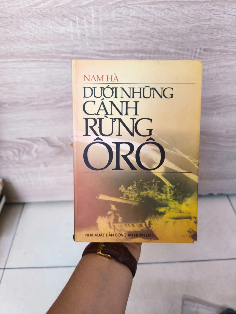 Dưới những cánh rừng ÔRô - Nam Hà by Nam Hà (Nguyễn Anh Công / Nguyễn Nam Hà) - Sách Book Cover - Ngọc Hiển Books