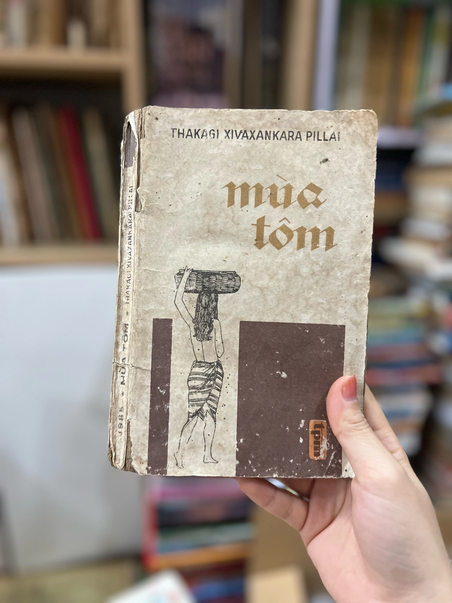 Mùa tôm - Thakagi Xivaxankara Pillai -1985 by  - Sách Book Cover - Ngọc Hiển Books