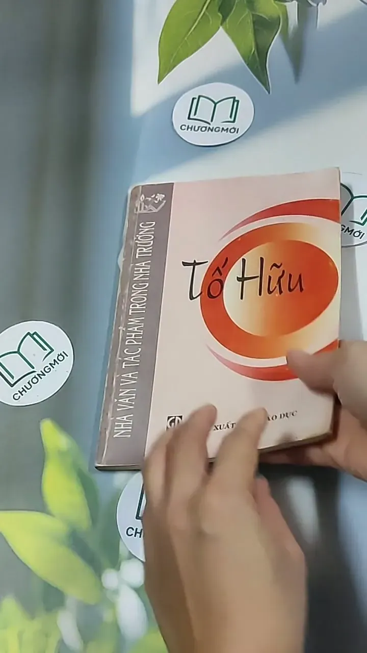 Tố Hữu - Nhà văn và tác phẩm trong nhà trường (1999) 698554