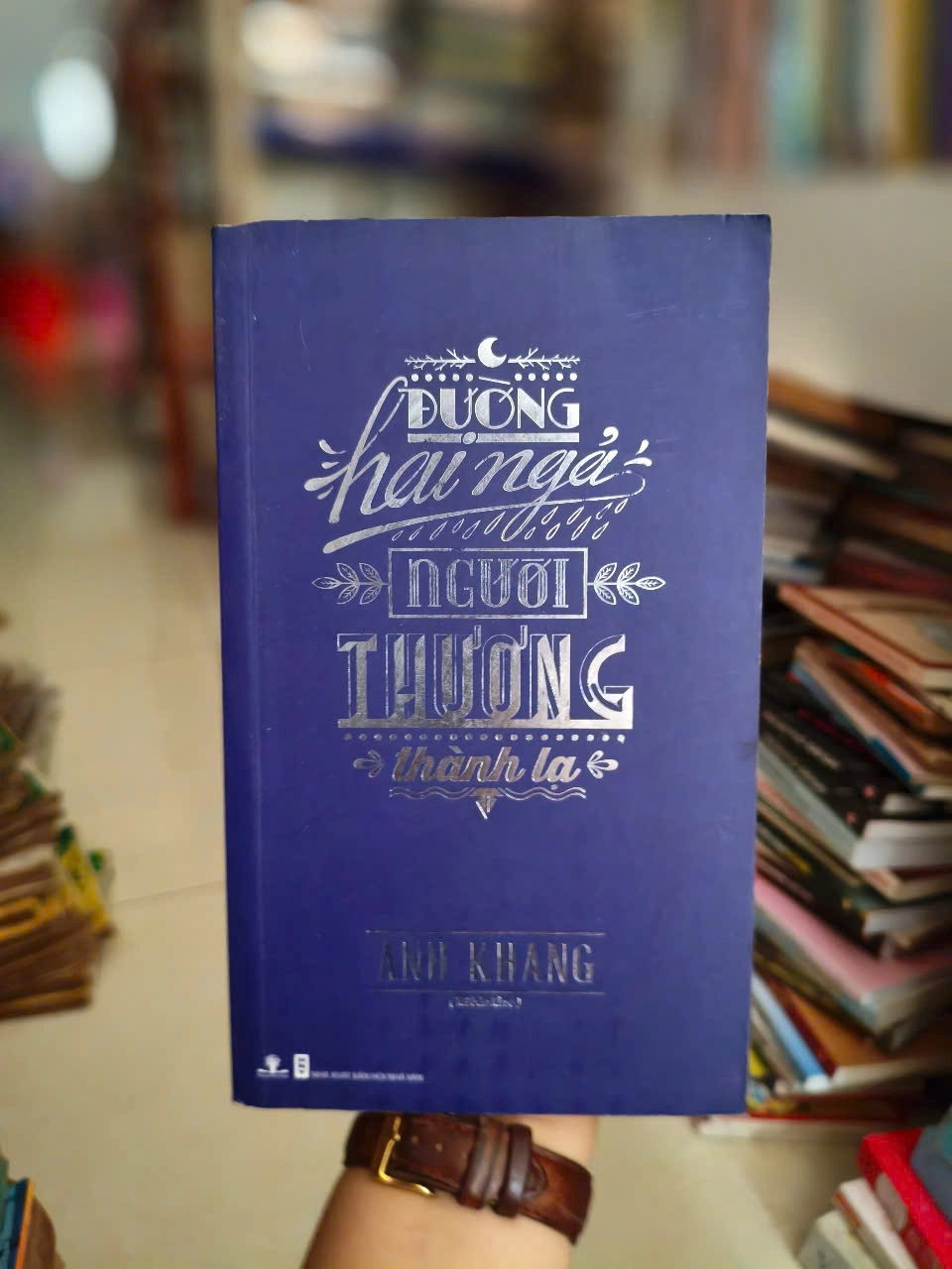 Đường Hai Ngả - Người Thương Thành Lạ - Anh Khang by  - Sách Book Cover - Ngọc Hiển Books