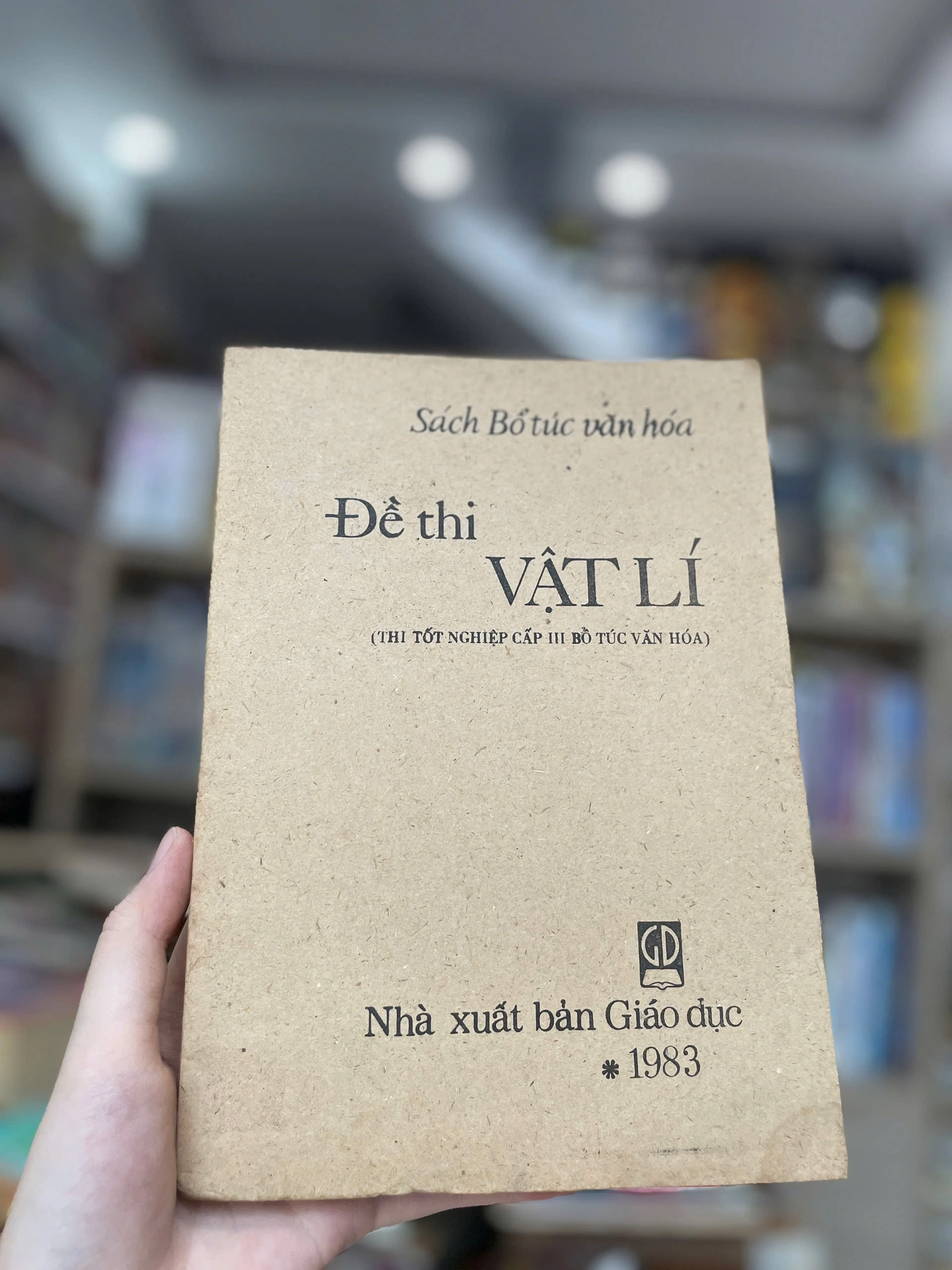 Đề Thi Vật Lý by  - Sách Book Cover - Ngọc Hiển Books