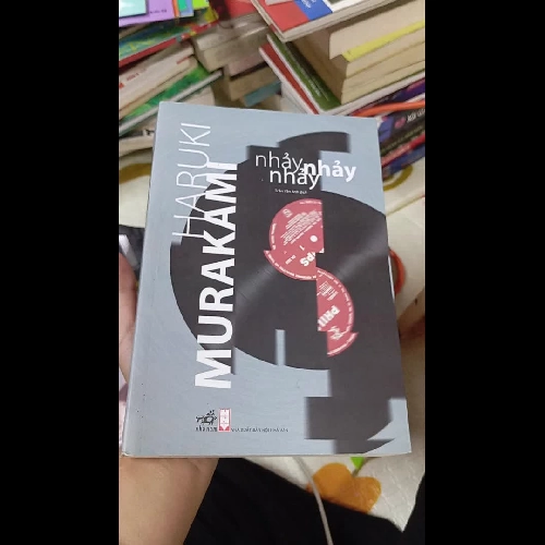 Nhảy Nhảy Nhảy là một tiểu thuyết nổi tiếng của nhà văn Nhật Bản Haruki Murakami 960694