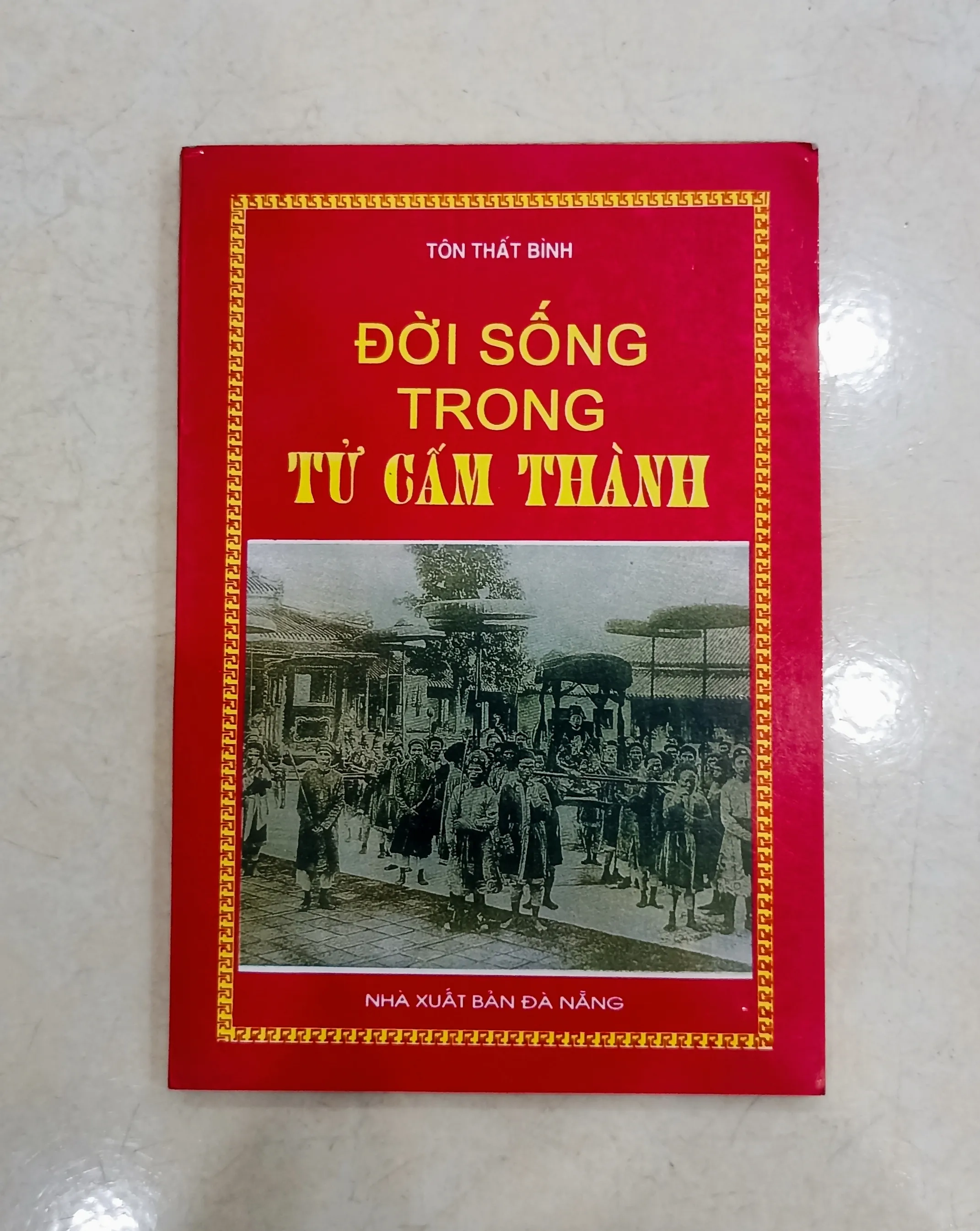 Đời sống trong Tử Cấm Thành 🌻 by  - Sách Book Cover - Ngọc Hiển Books