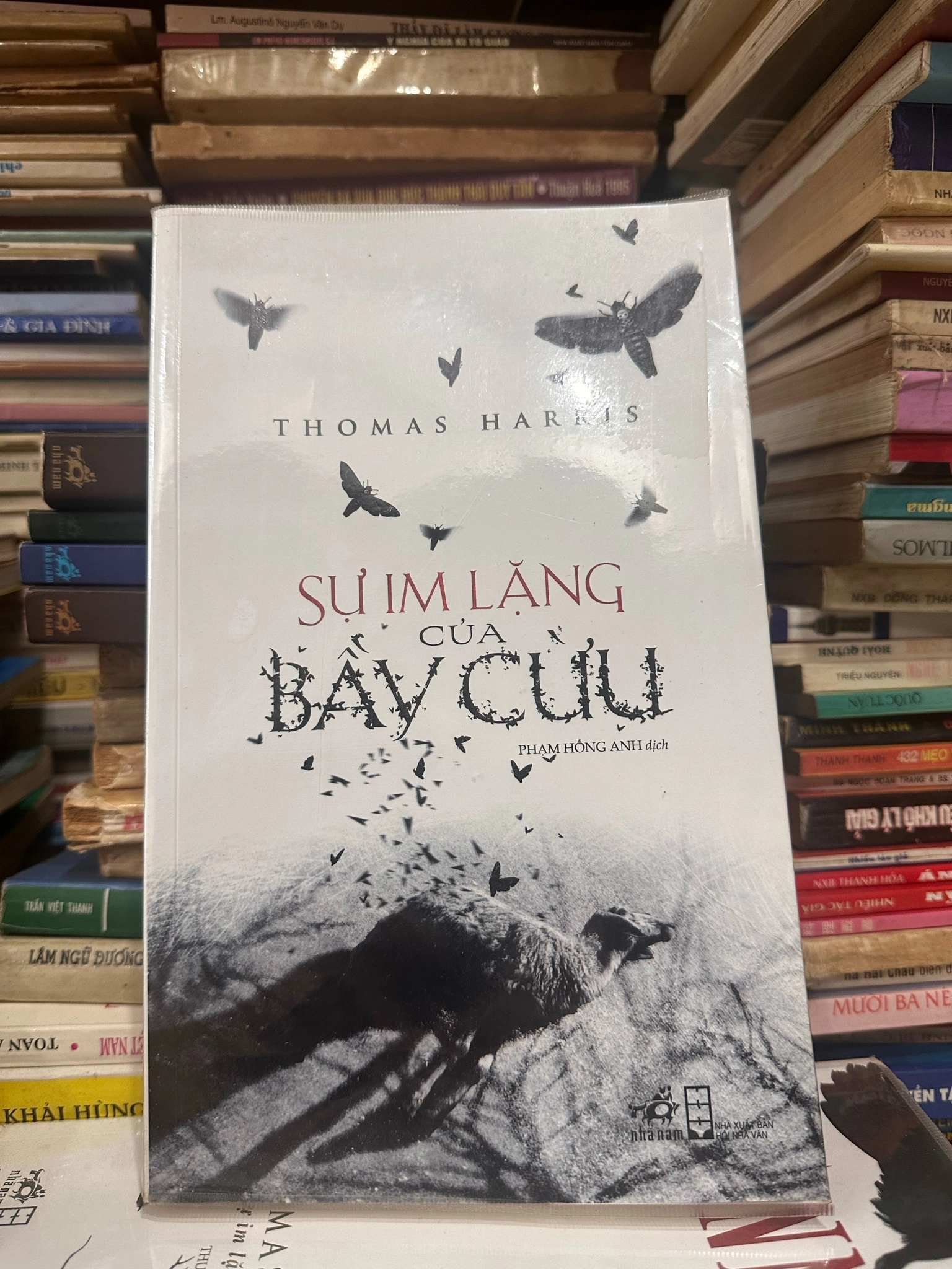 Sự im lặng của bầy cừu by Thomas Harris - Sách Book Cover - Ngọc Hiển Books