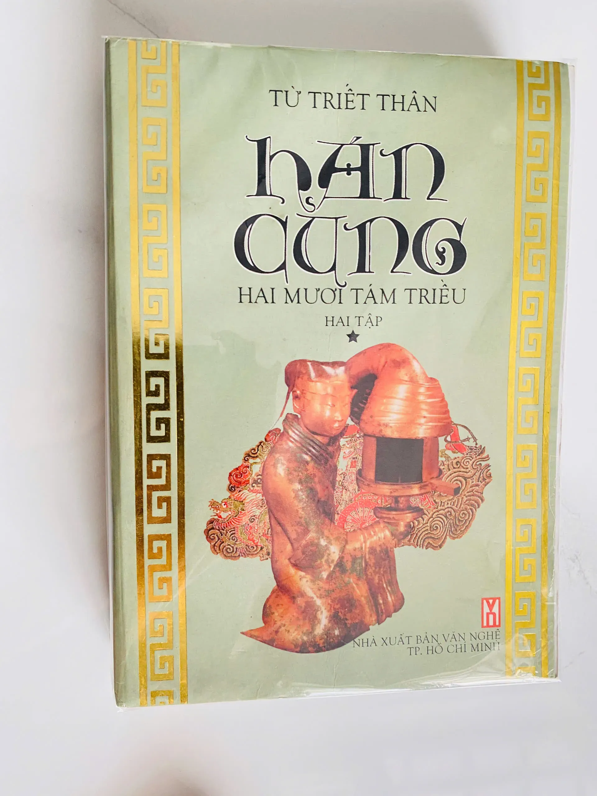 Hán Cung Hai Mươi Tám Triều by  - Sách Book Cover - Ngọc Hiển Books