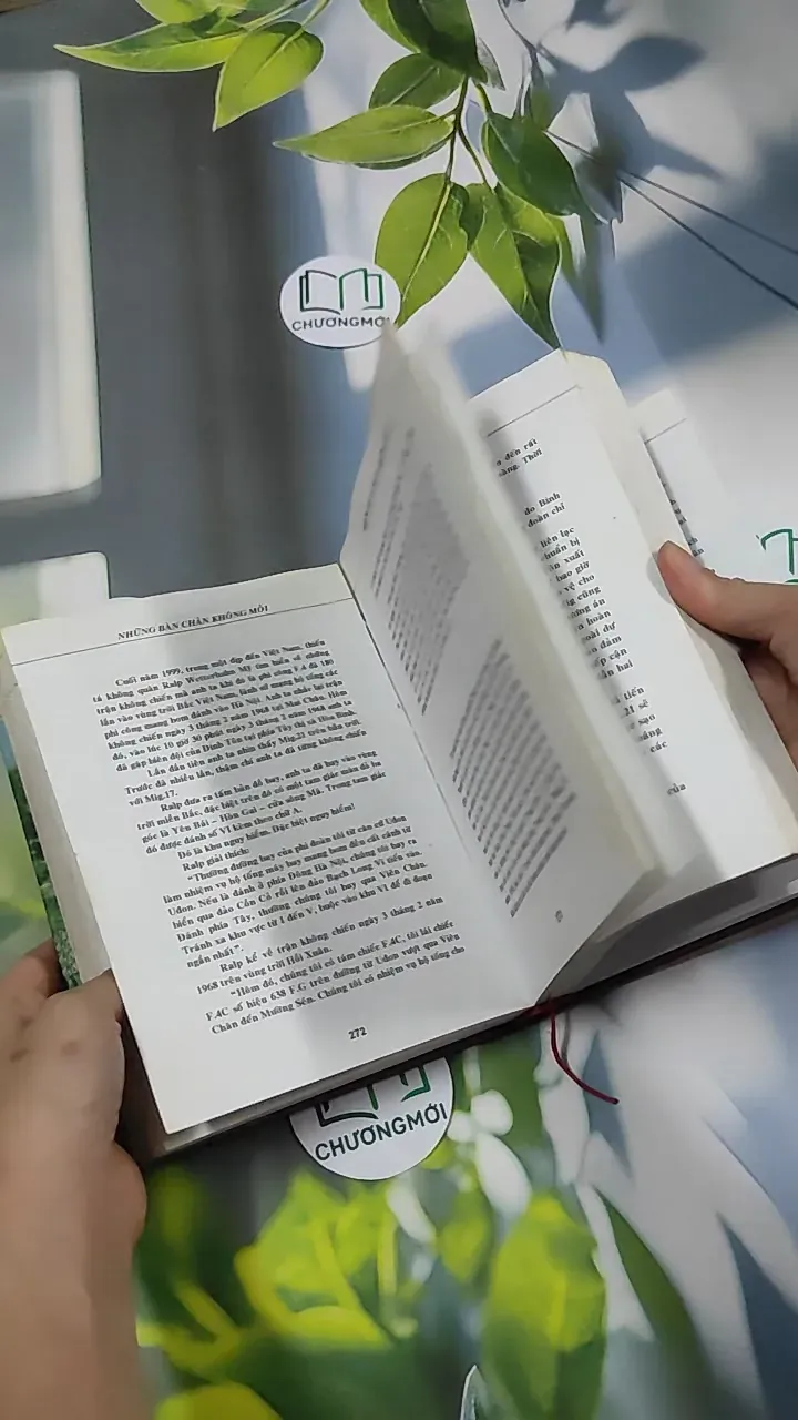 [MIỄN PHÍ BỌC SÁCH] Những Bàn Chân Không Mỏi 1: Ra Trận (Truyện Ký) 750805