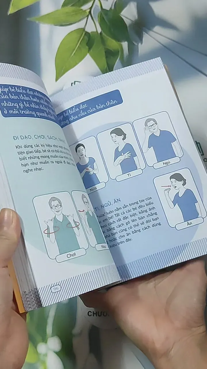 150 ký hiệu ngôn ngữ giúp cha mẹ và trẻ sơ sinh hiểu nhau - Christine Nougarolles  688559