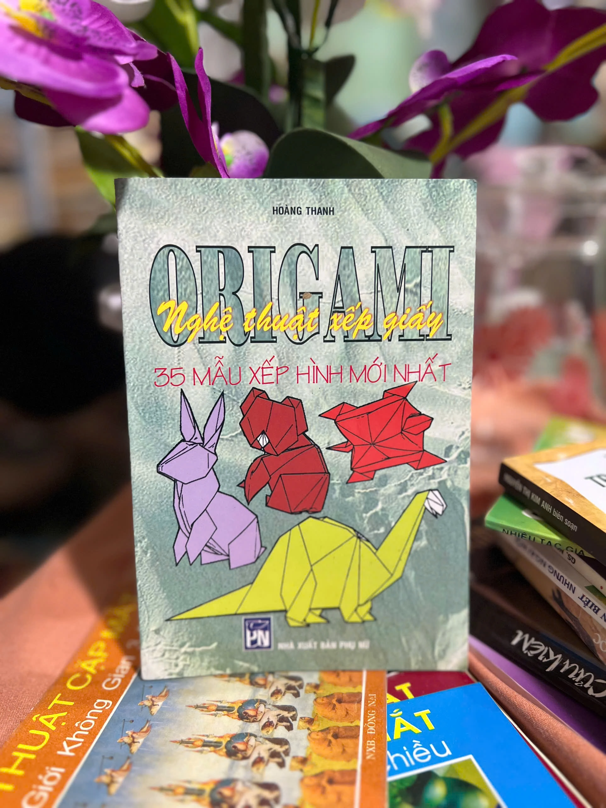 Nghệ thuật xếp giấy/ Chiếc chuông thần/ 101 cách đối phó với người ngang ngược by  - Sách Book Cover - Ngọc Hiển Books