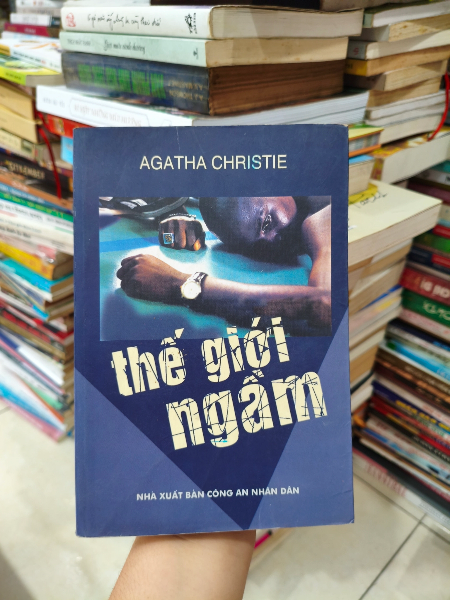 Thế giới ngầm 🌱 by  - Sách Book Cover - Ngọc Hiển Books