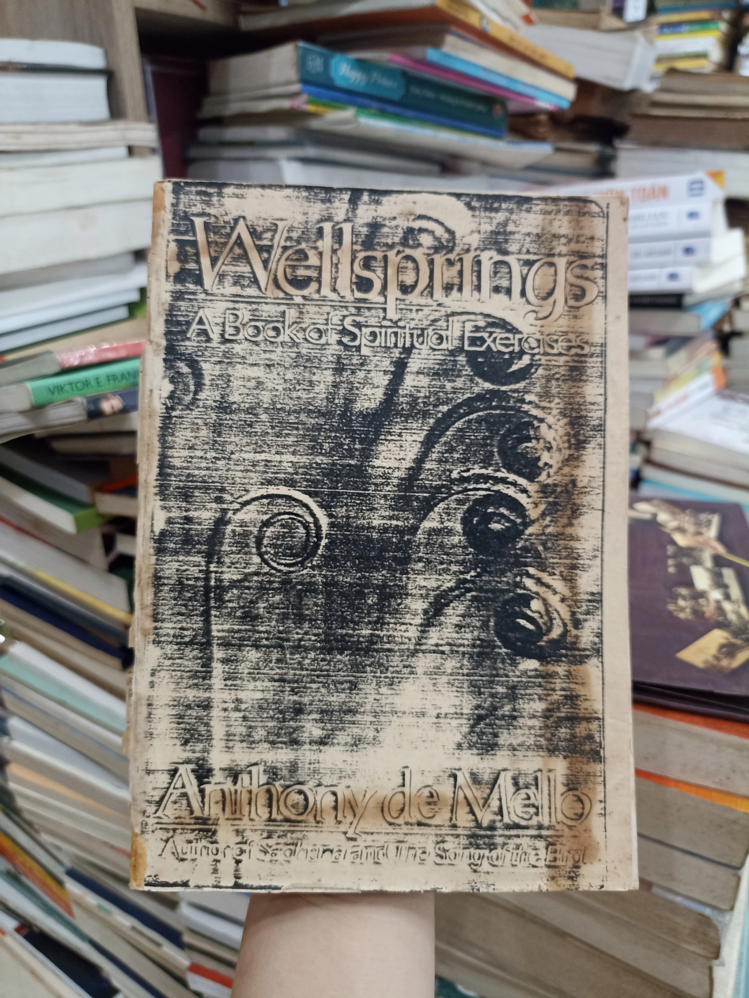 Wellspring - A book of Spiritual Exercise 🌻 by Anthony De Mello - Sách Book Cover - Ngọc Hiển Books