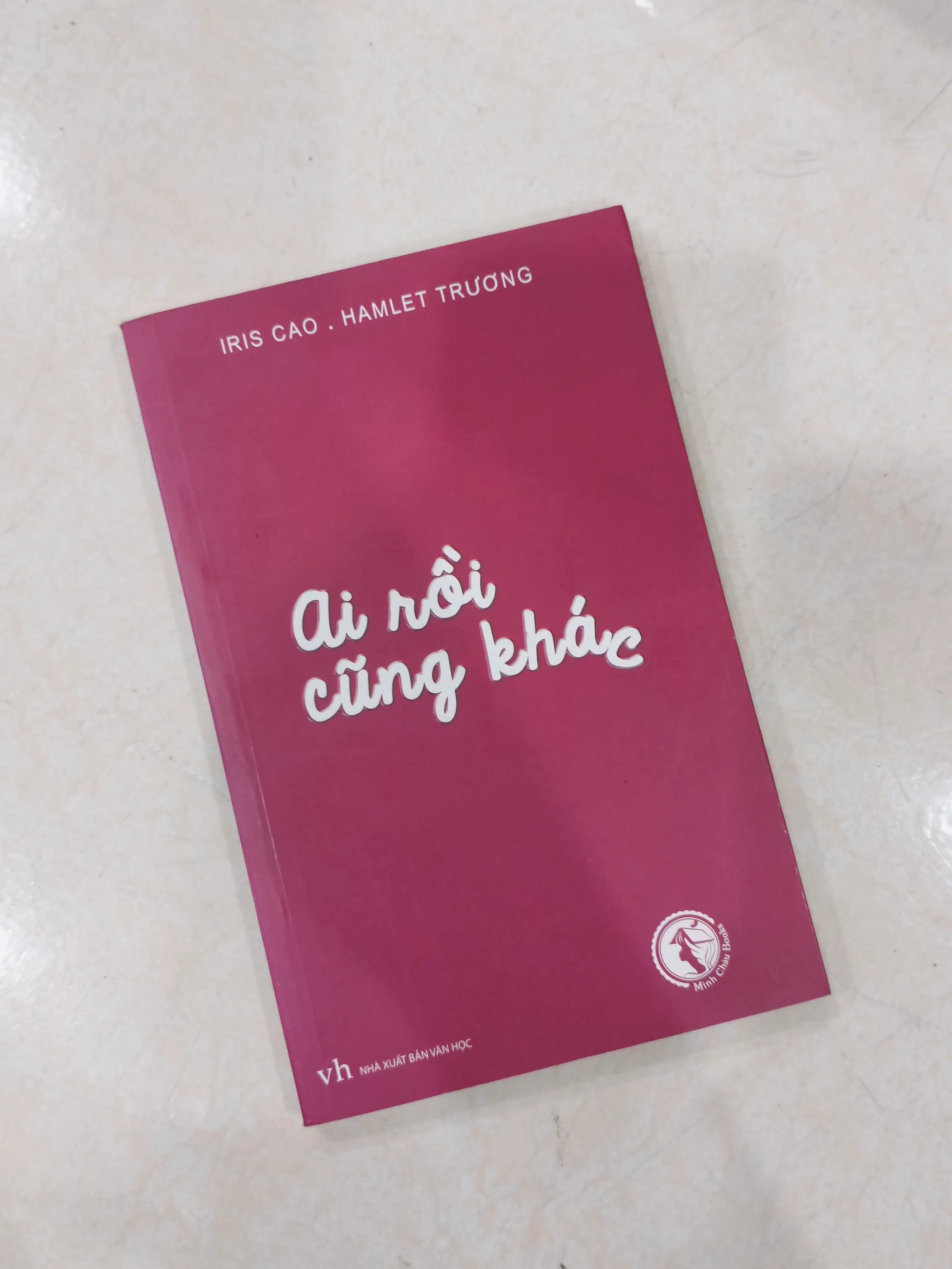 Ai rồi cũng khác 🌱 by  - Sách Book Cover - Ngọc Hiển Books
