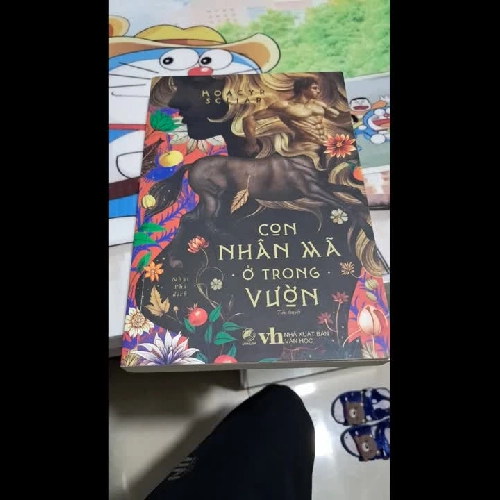 Con nhân mã ở trong vườn