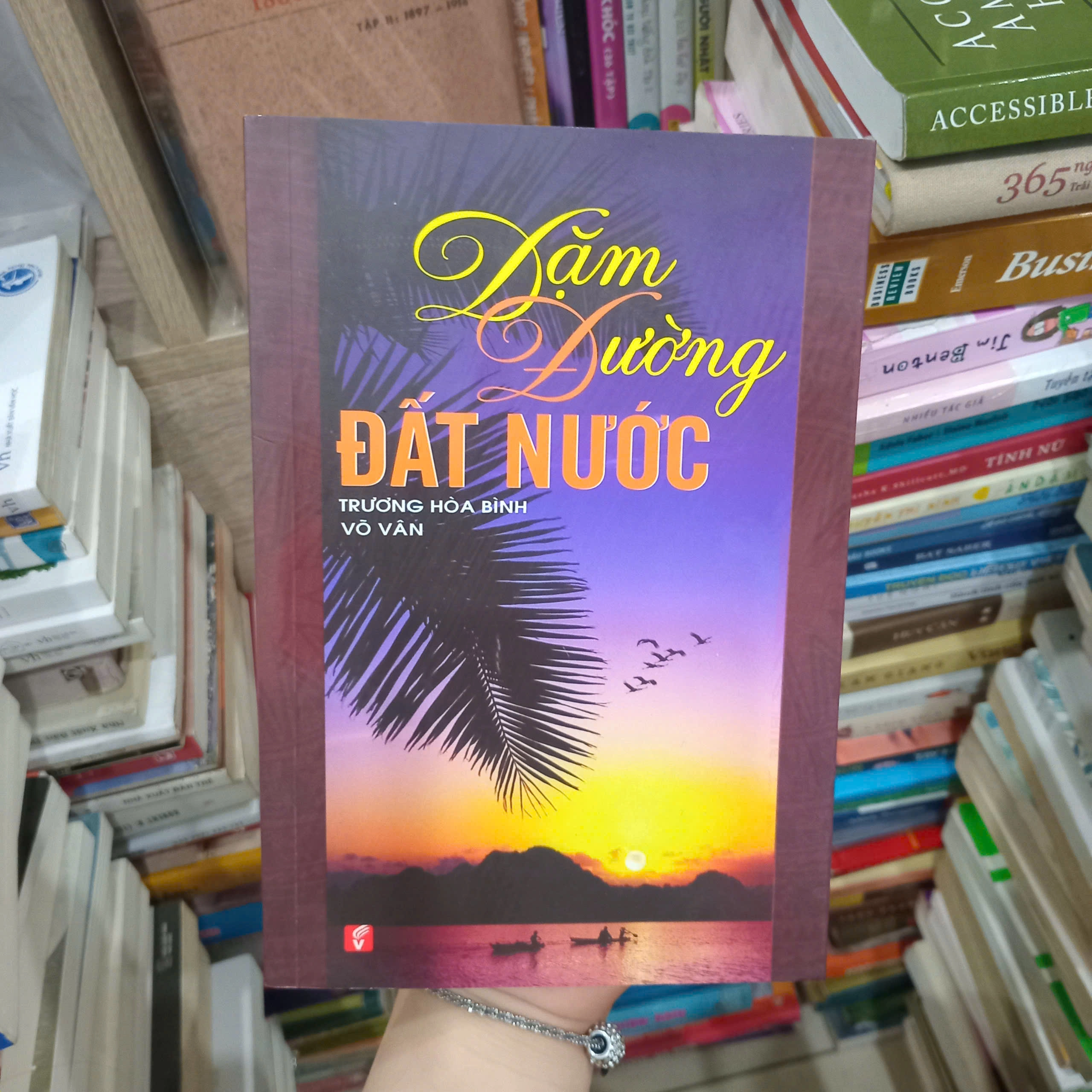 Dặm đường đất nước by  - Sách Book Cover - Ngọc Hiển Books