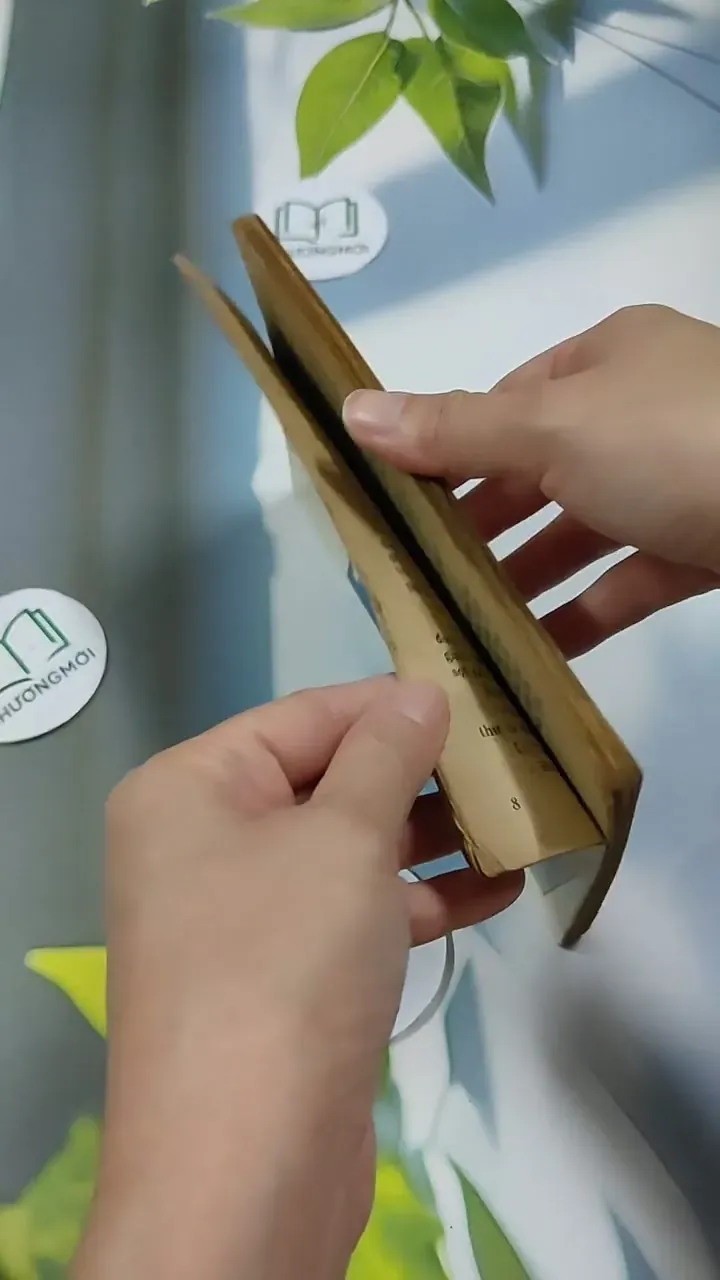 Người Vào Khách Sạn Hoàng Gia - Nguyễn Thiện Thuật 713874