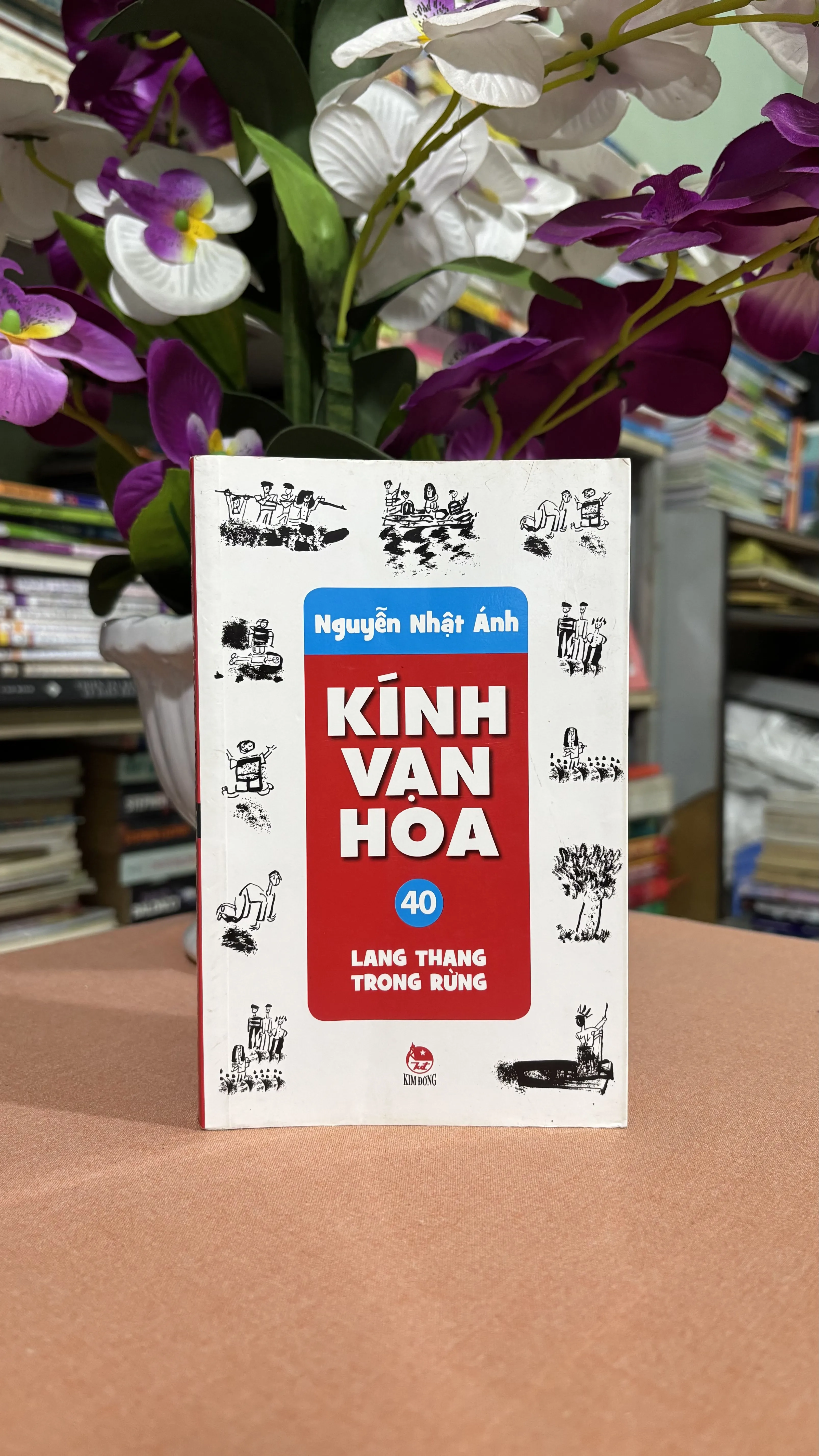 Kính vạn hoa 40: Lang thang trong rừng 🌊 by  - Sách Book Cover - Ngọc Hiển Books