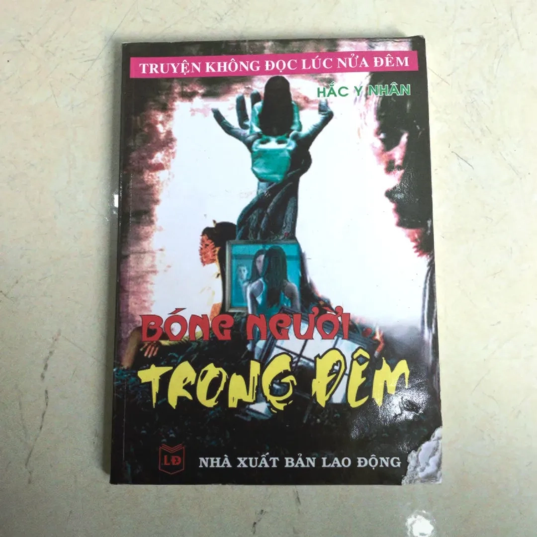 Bóng Người Trong Đêm 🐰 by  - Sách Book Cover - Ngọc Hiển Books