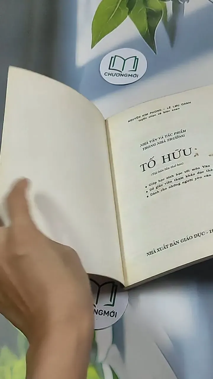 Tố Hữu - Nhà văn và tác phẩm trong nhà trường (1999) 698554