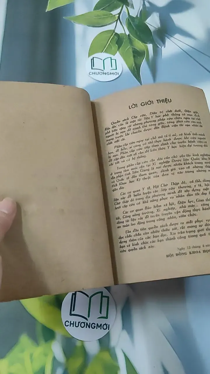 [XƯA] Cấp Cứu Và Điều Trị: Chết Đuối, Điện Giật, Rắn Độc Cắn (1982) - BS. Nguyễn Đình Thiêng - BS. Trần Văn Dược 776013