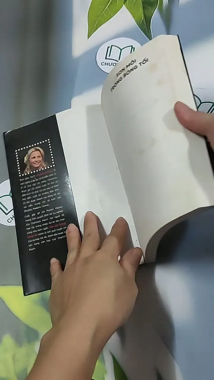 Son môi trong bóng tối - Charlotte Marin 698569