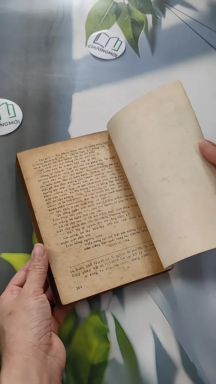 [XƯA] Nuốt Dòng Nước Mắt (1991) - Hương Trà 776051