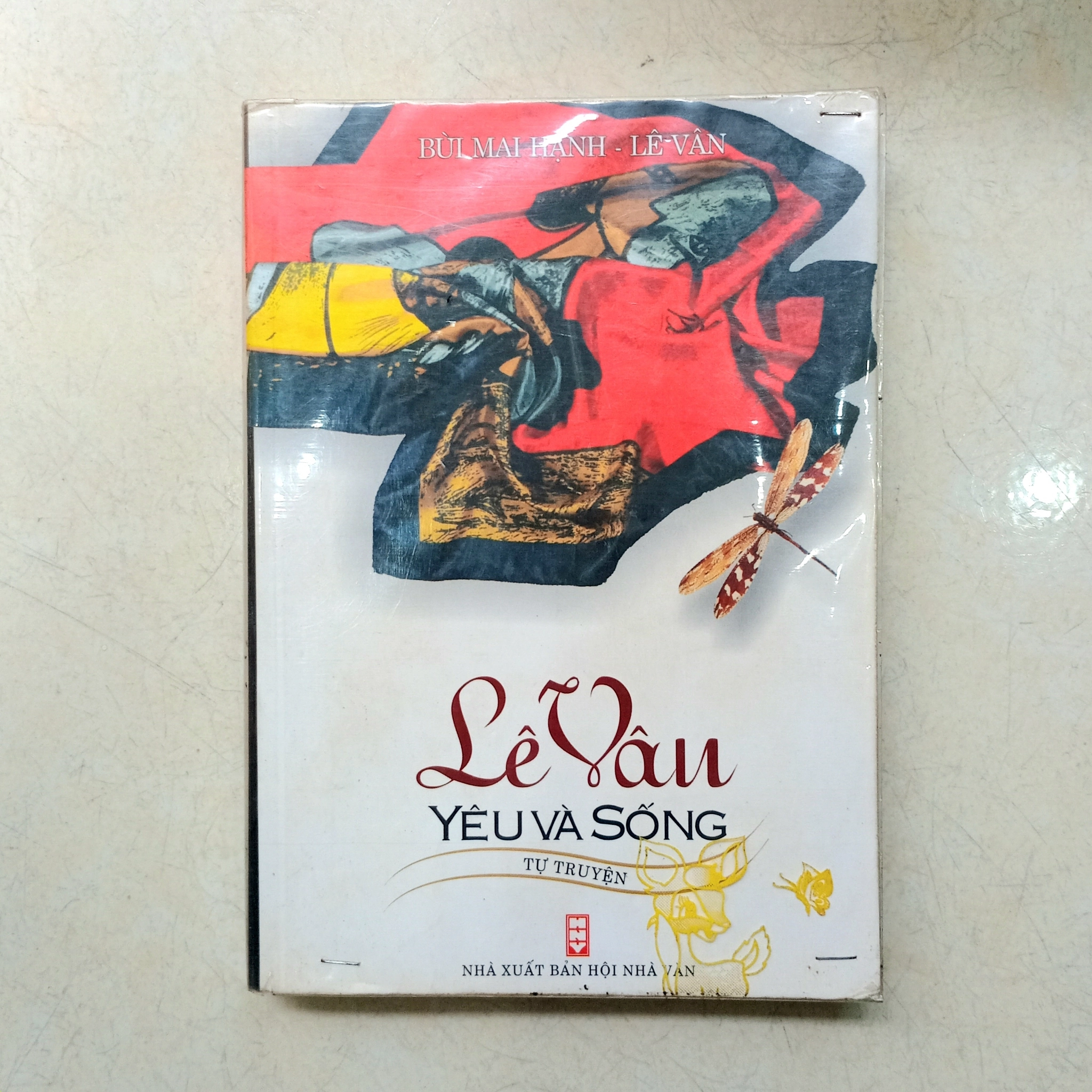 Yêu Và Sống 📚 by Lê Vân - Sách Book Cover - Ngọc Hiển Books