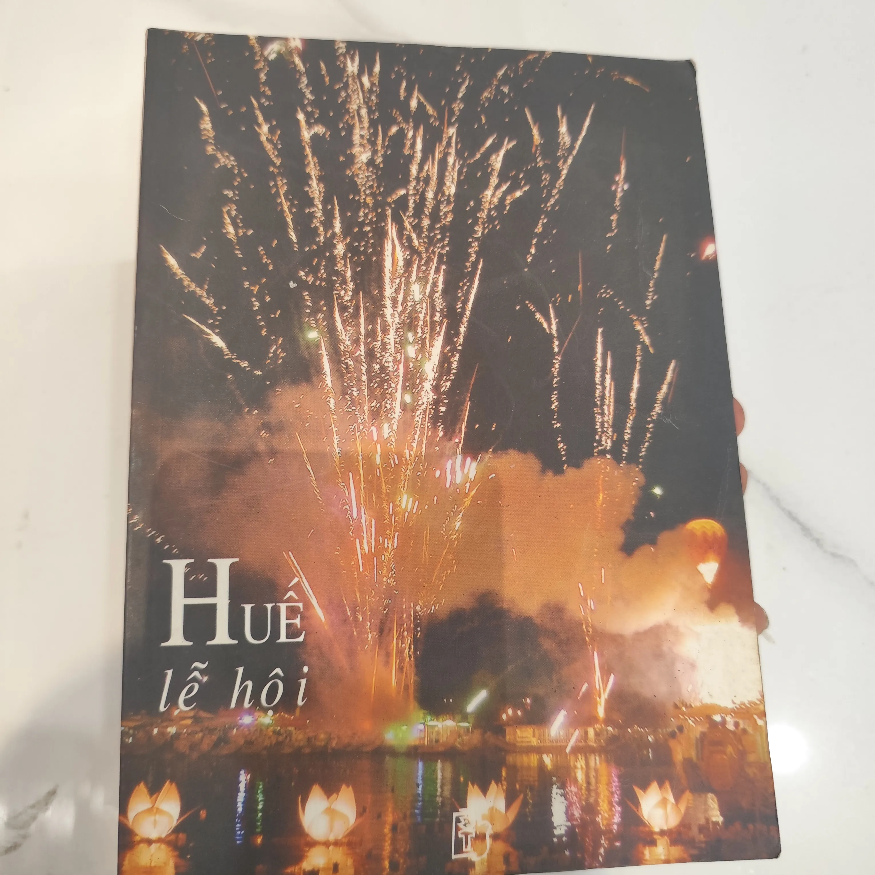 Huế lễ hội by  - Sách Book Cover - Ngọc Hiển Books