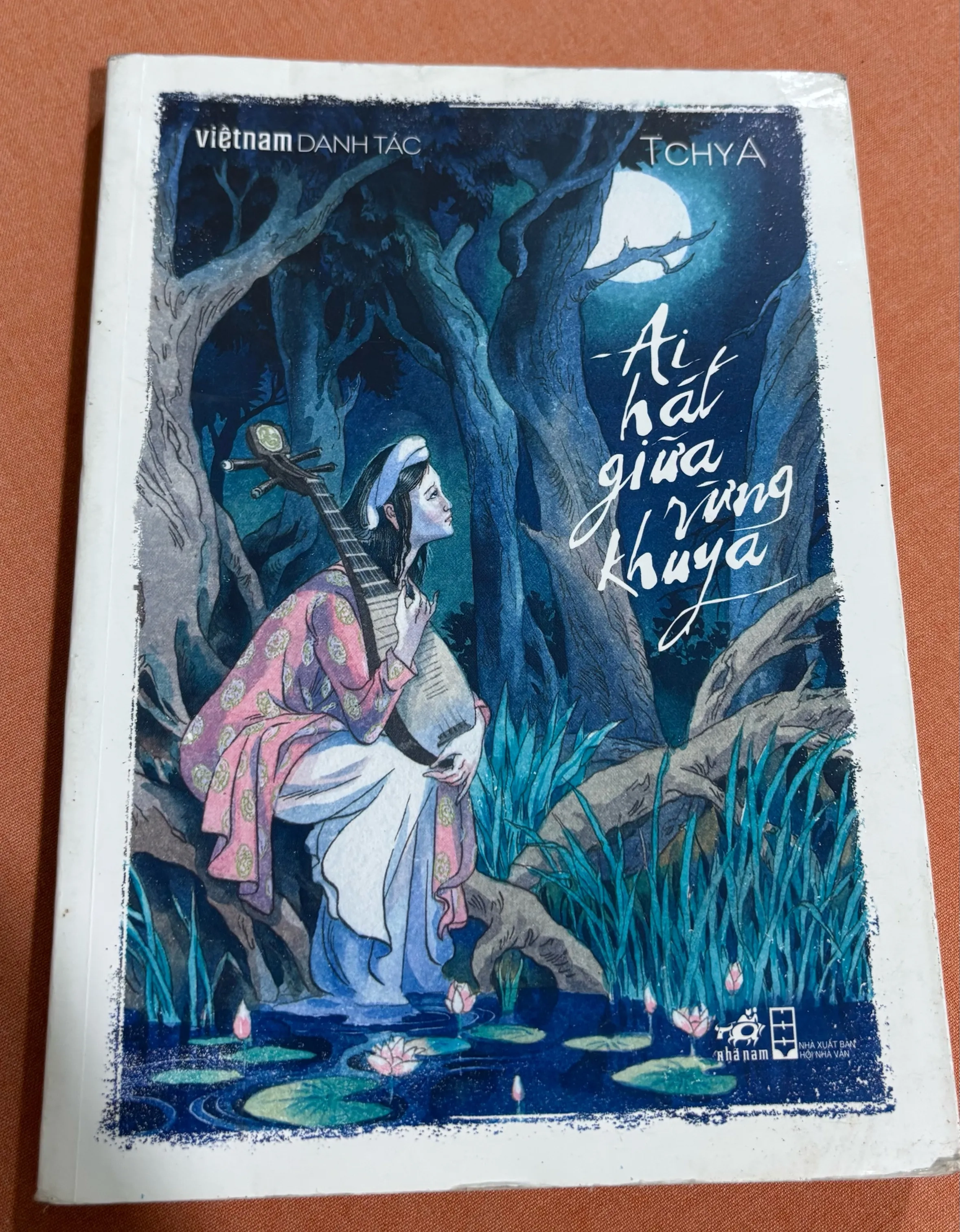 Ai hát giữa rừng khuya 🌊 by  - Sách Book Cover - Ngọc Hiển Books