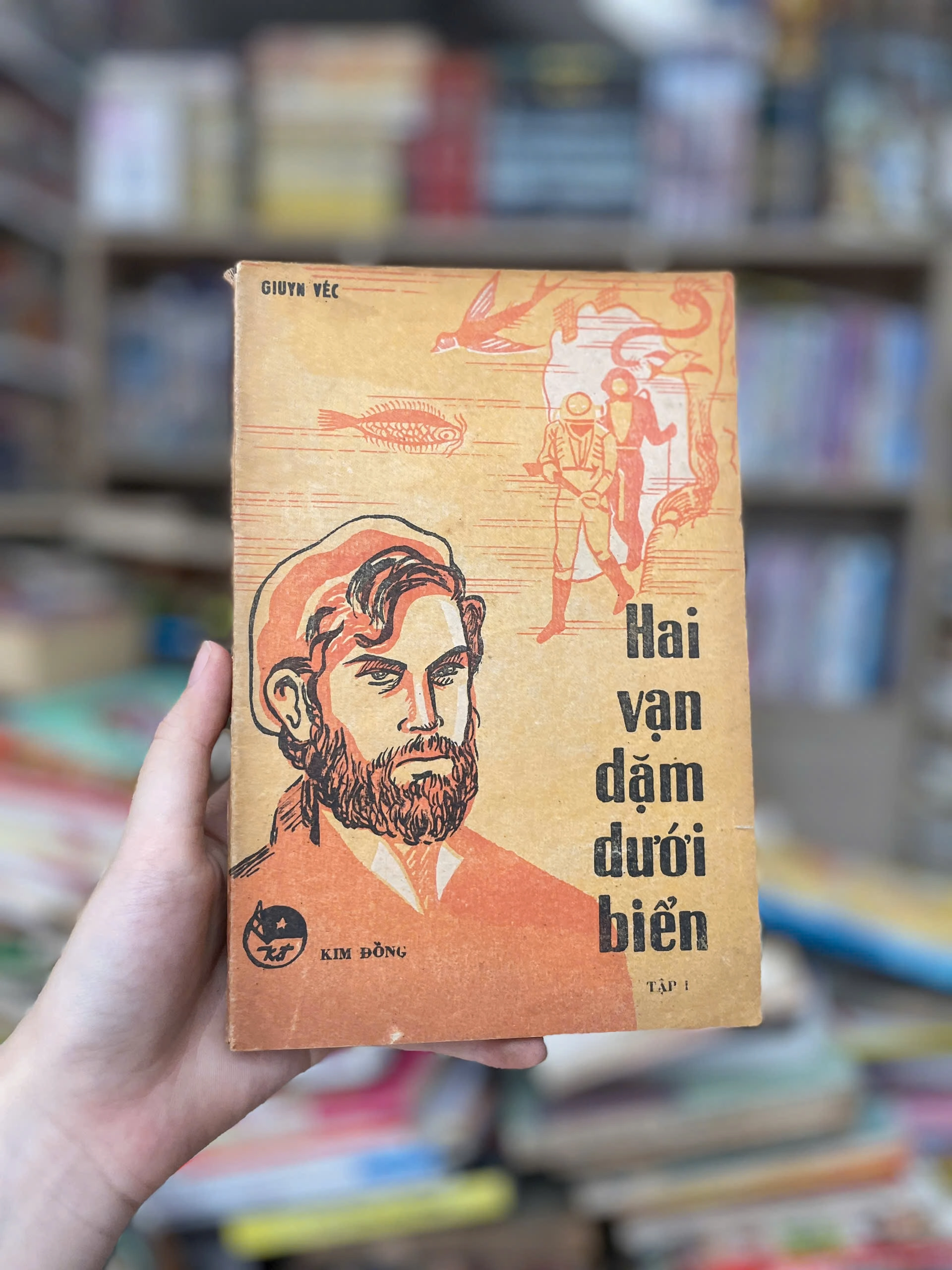 Hai vạn dặm dưới đáy biển 1 by  - Sách Book Cover - Ngọc Hiển Books