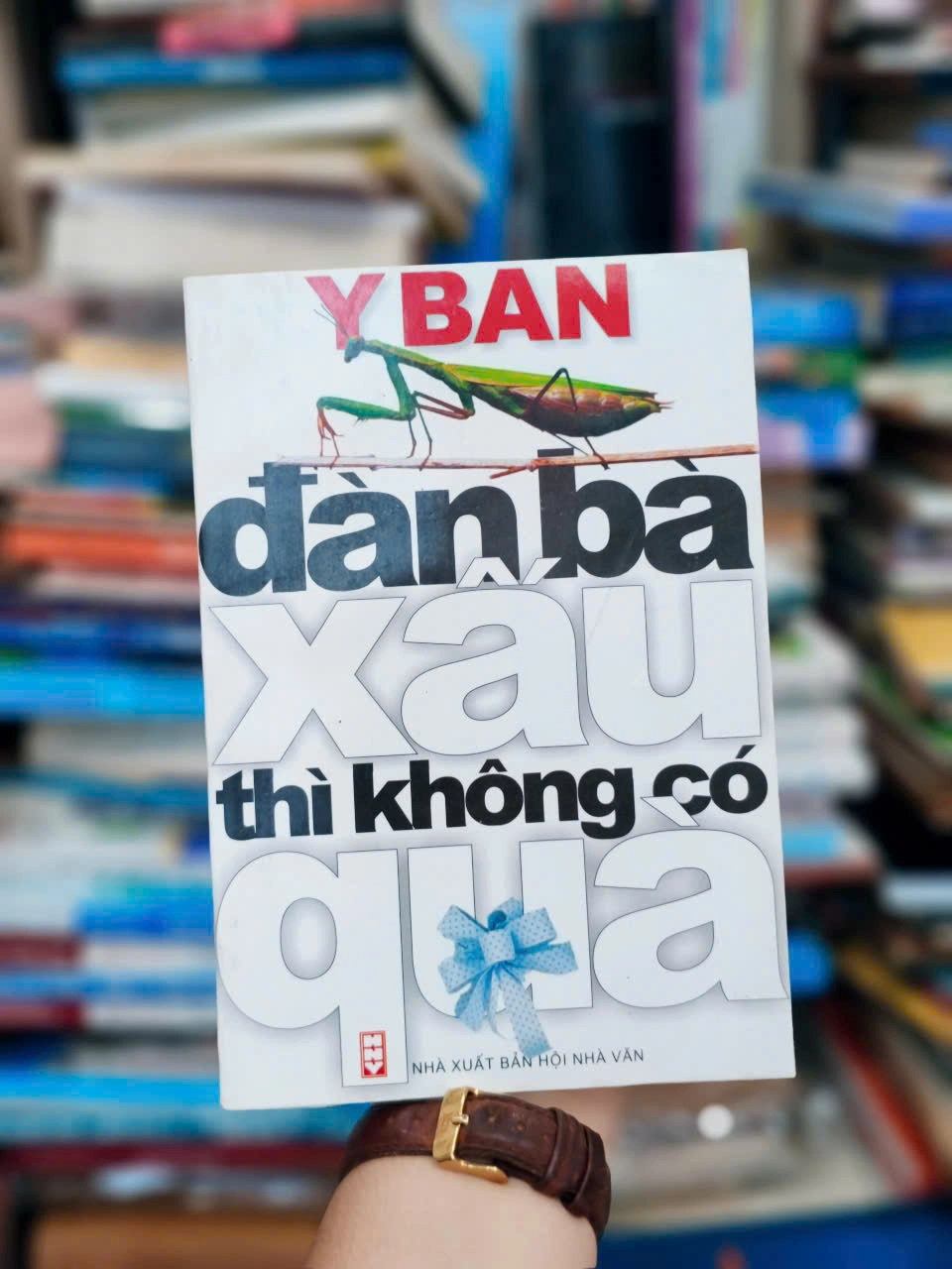 Đàn Bà Xấu Thì Không Có Quà by  - Sách Book Cover - Ngọc Hiển Books
