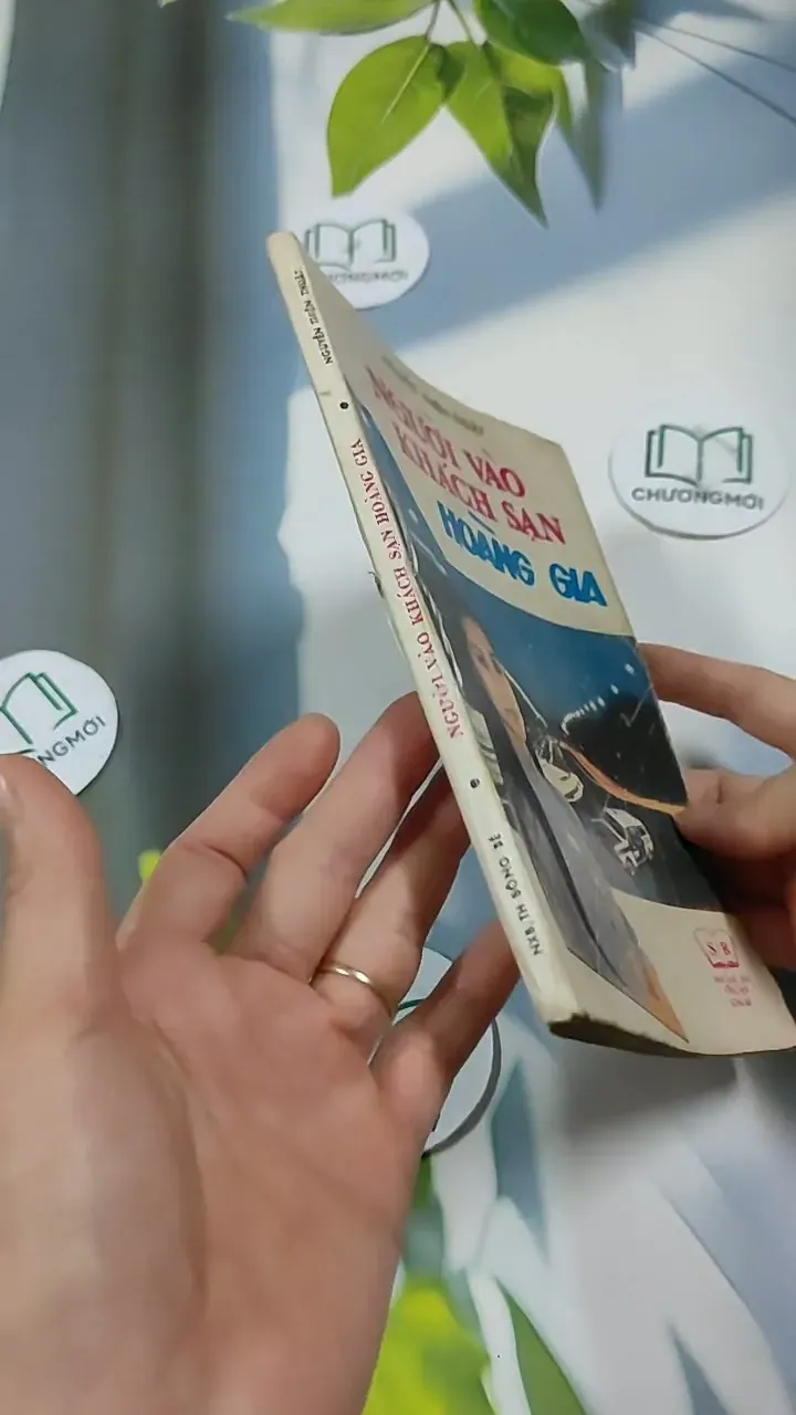 Người Vào Khách Sạn Hoàng Gia - Nguyễn Thiện Thuật 713874