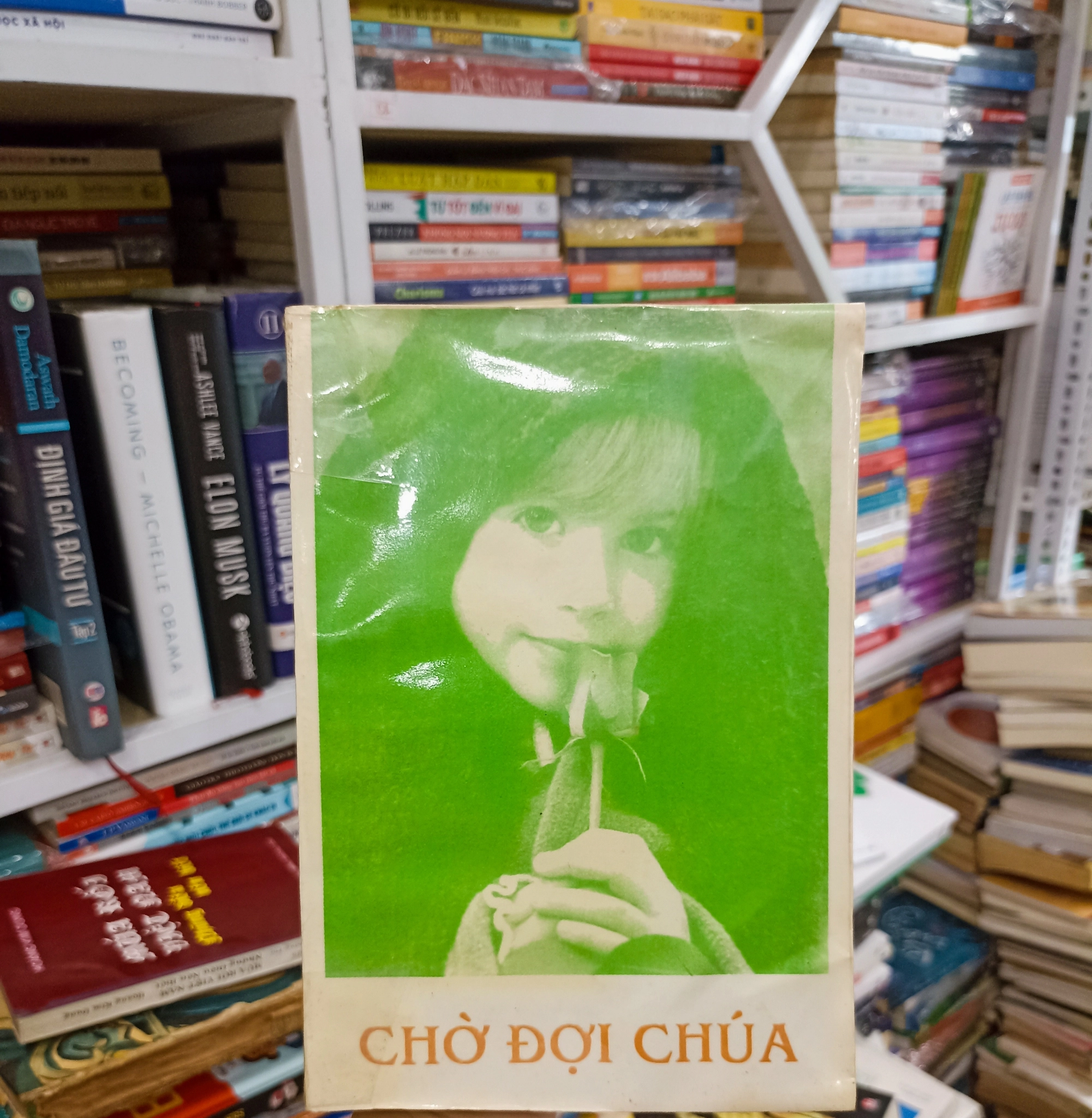 Chờ đợi Chúa 🌻 by  - Sách Book Cover - Ngọc Hiển Books