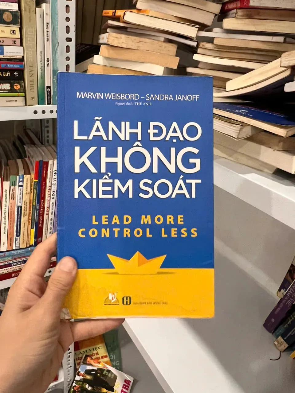 Lãnh đạo không kiểm soát by  - Sách Book Cover - Ngọc Hiển Books
