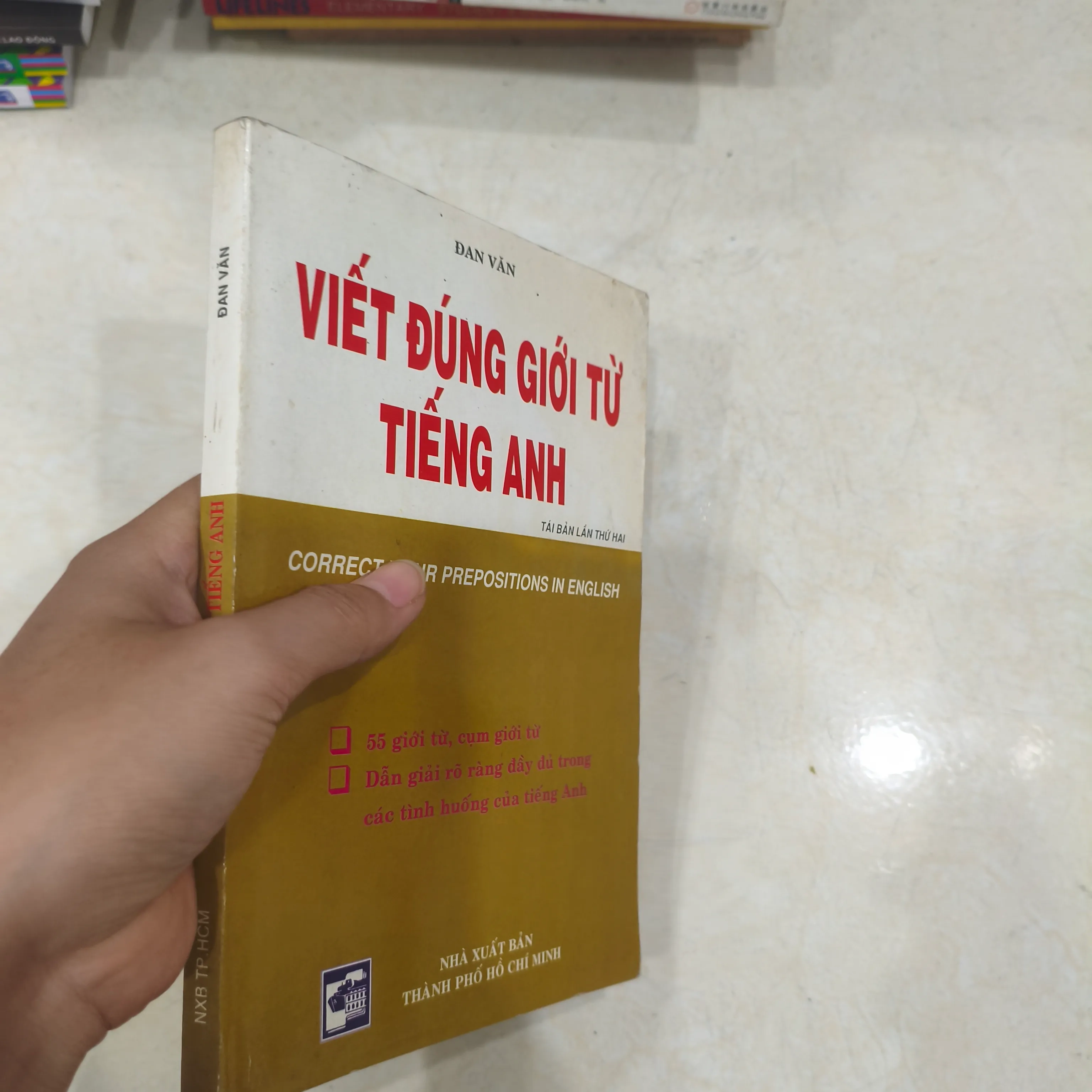 Viết đúng giới từ tiếng Anh 🌱 by  - Sách Book Cover - Ngọc Hiển Books