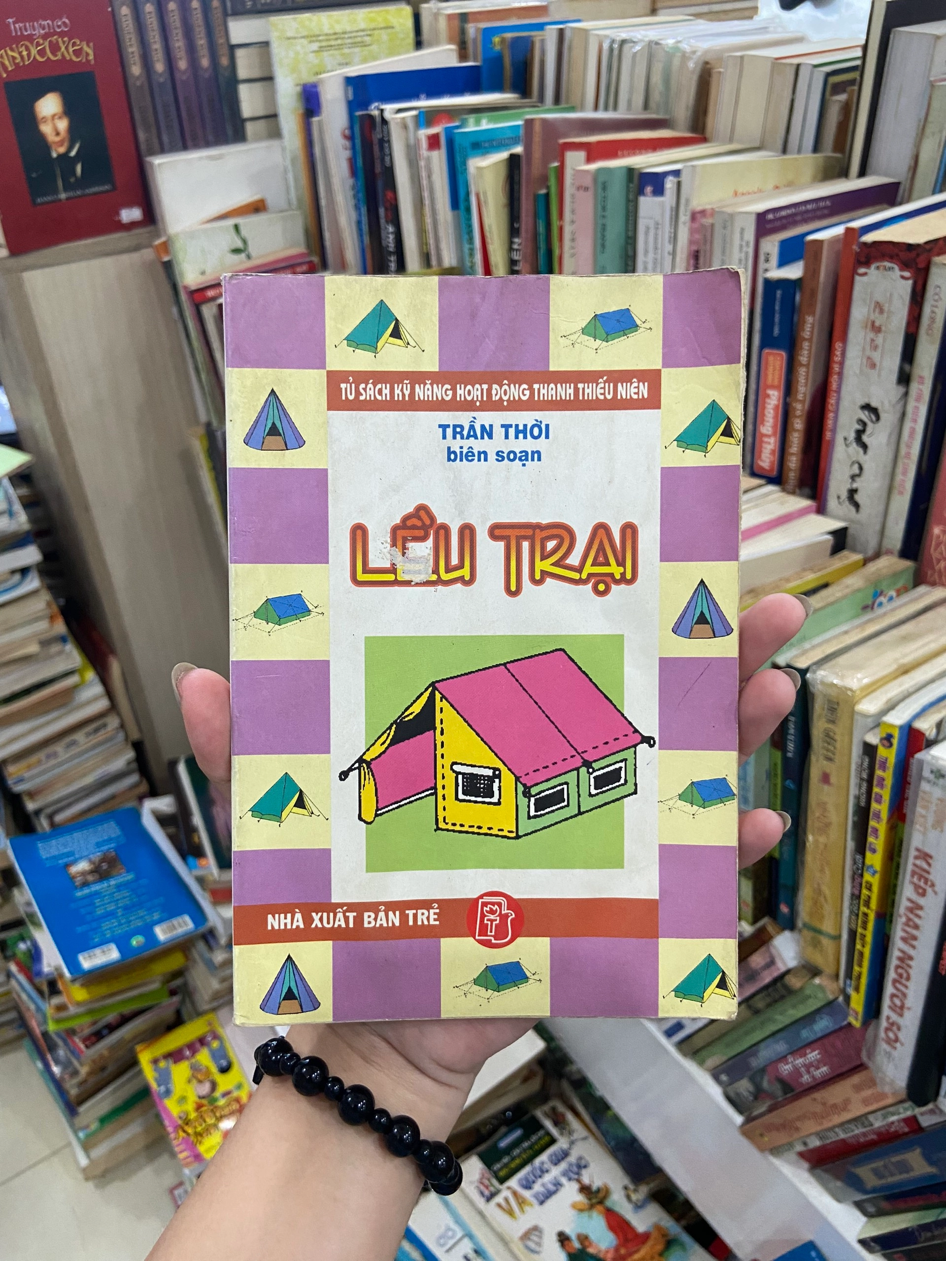 Liều Trại - Tủ sách kỹ năng hoạt động thanh thiếu niên by Roger Faligot - Sách Book Cover - Ngọc Hiển Books