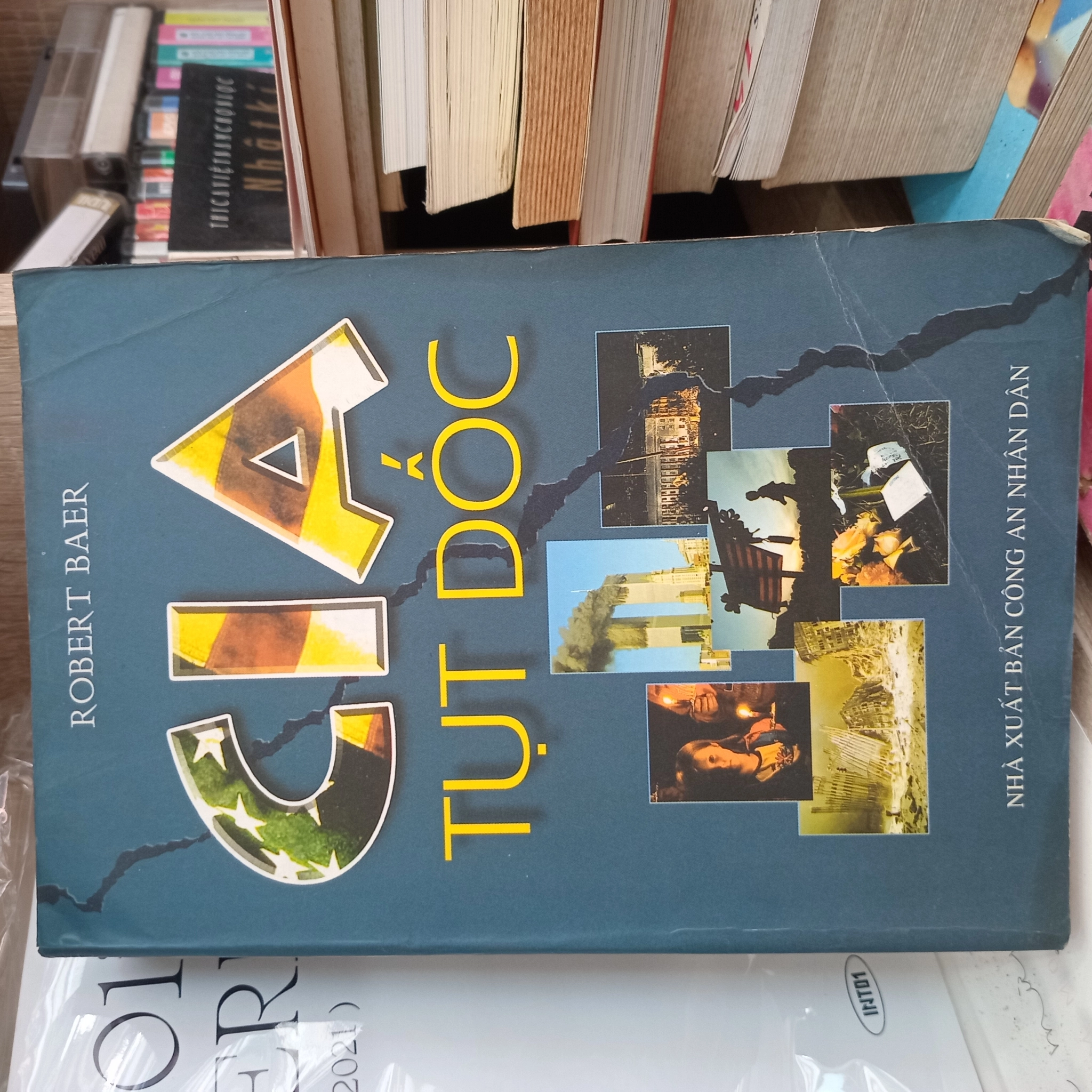 CIA Tụt Dốc 📚 by  - Sách Book Cover - Ngọc Hiển Books