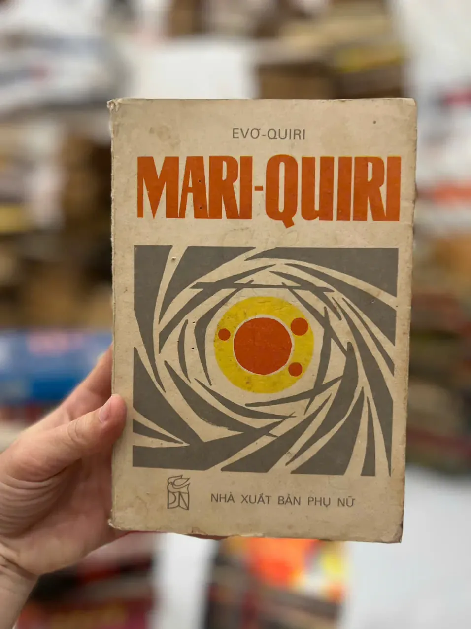 Nữ Bác Học Mari Quiri ⭐ by  - Sách Book Cover - Ngọc Hiển Books