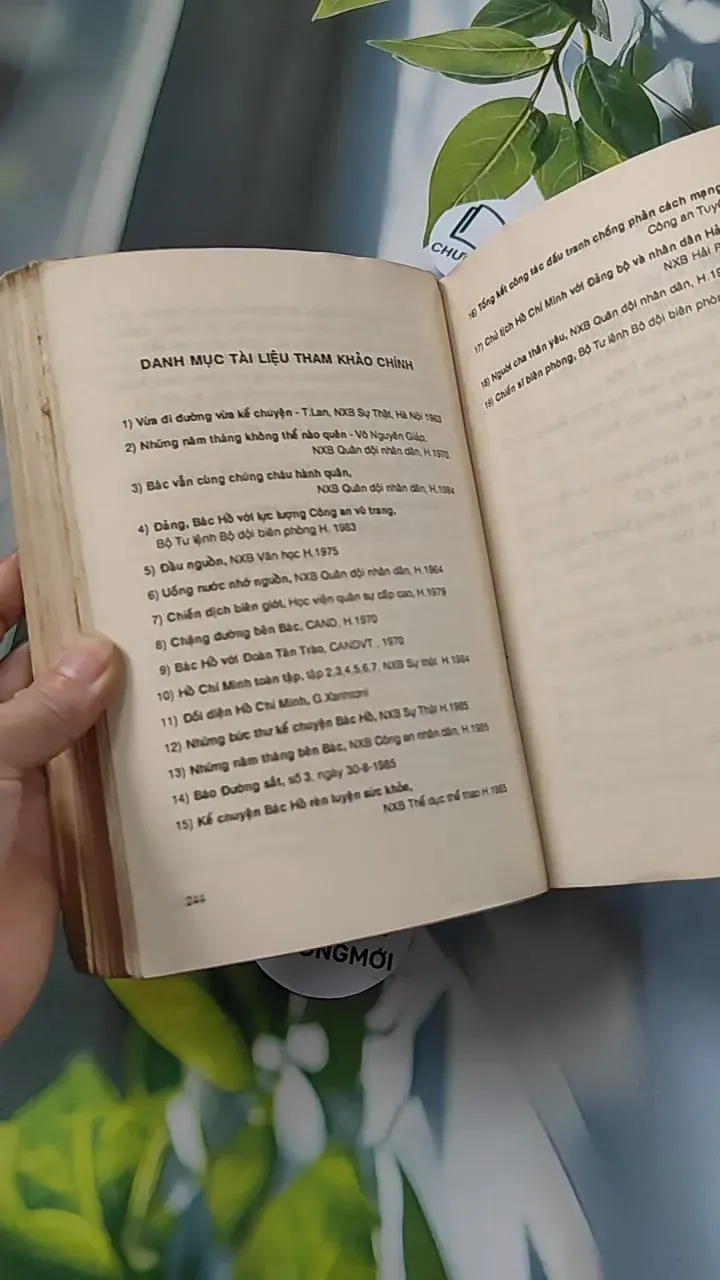 [MIỄN PHÍ BỌC SÁCH] [XƯA] Vị Thượng Khách Đến Paris Về Hà Nội (1991) - Nguyễn Thế Kỷ & Nguyễn Minh San 776061