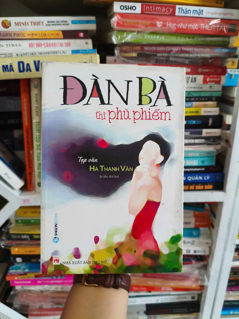 Đàn Bà Thì Phù Phiếm by Hà Thanh Vân - Sách Book Cover - Ngọc Hiển Books