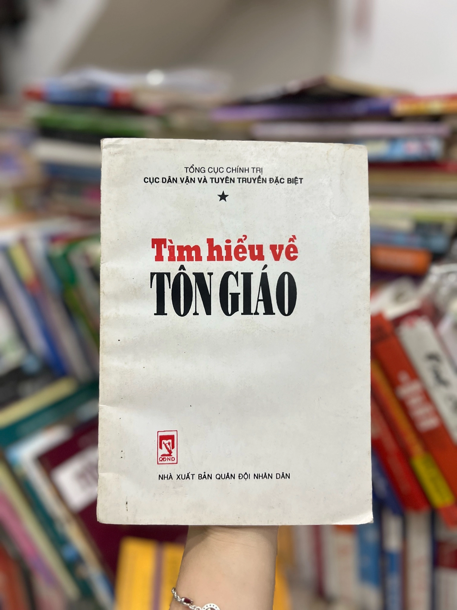 Tìm hiểu về Tôn Giáo by  - Sách Book Cover - Ngọc Hiển Books