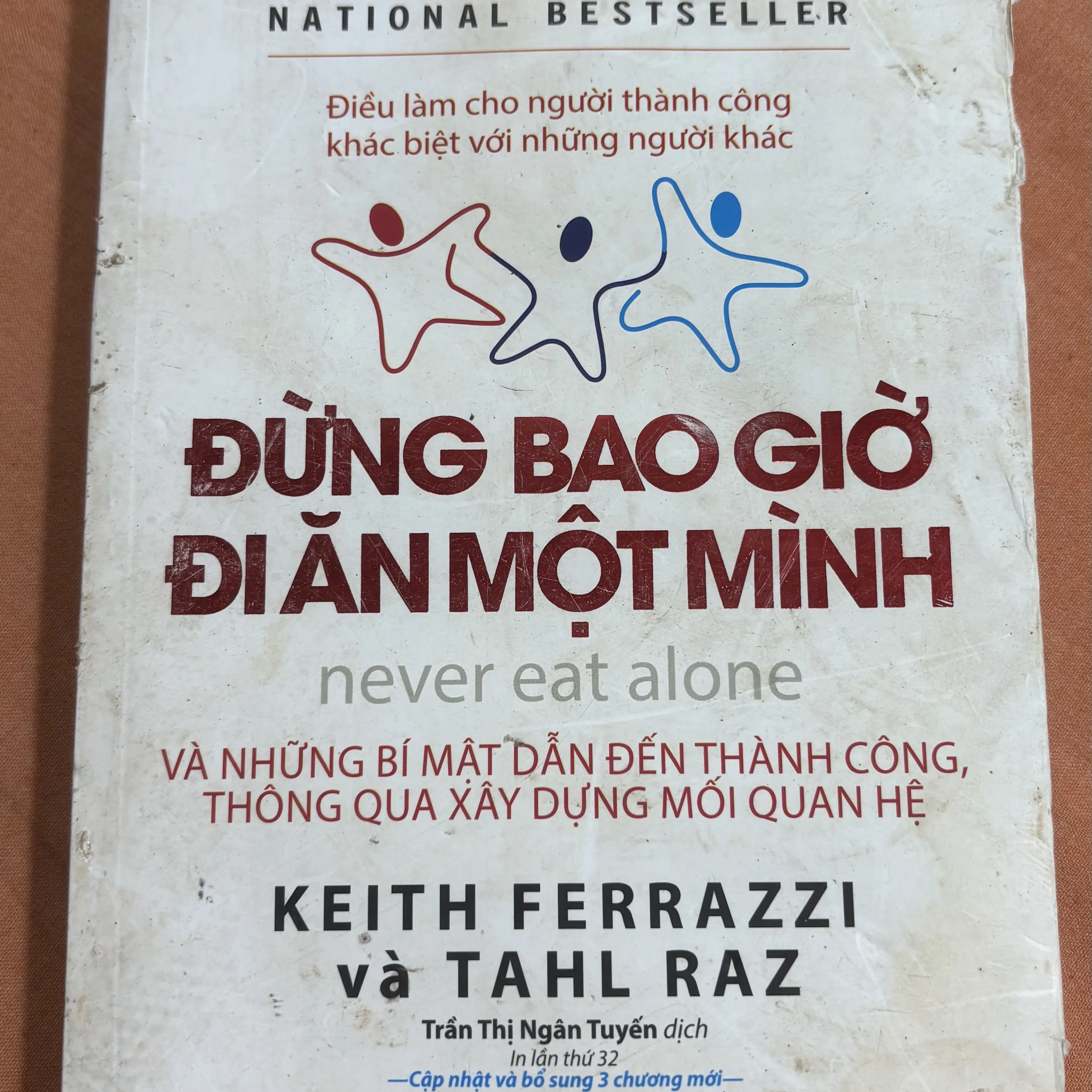 Đừng bao giờ đi ăn một mình 🌊 by  - Sách Book Cover - Ngọc Hiển Books