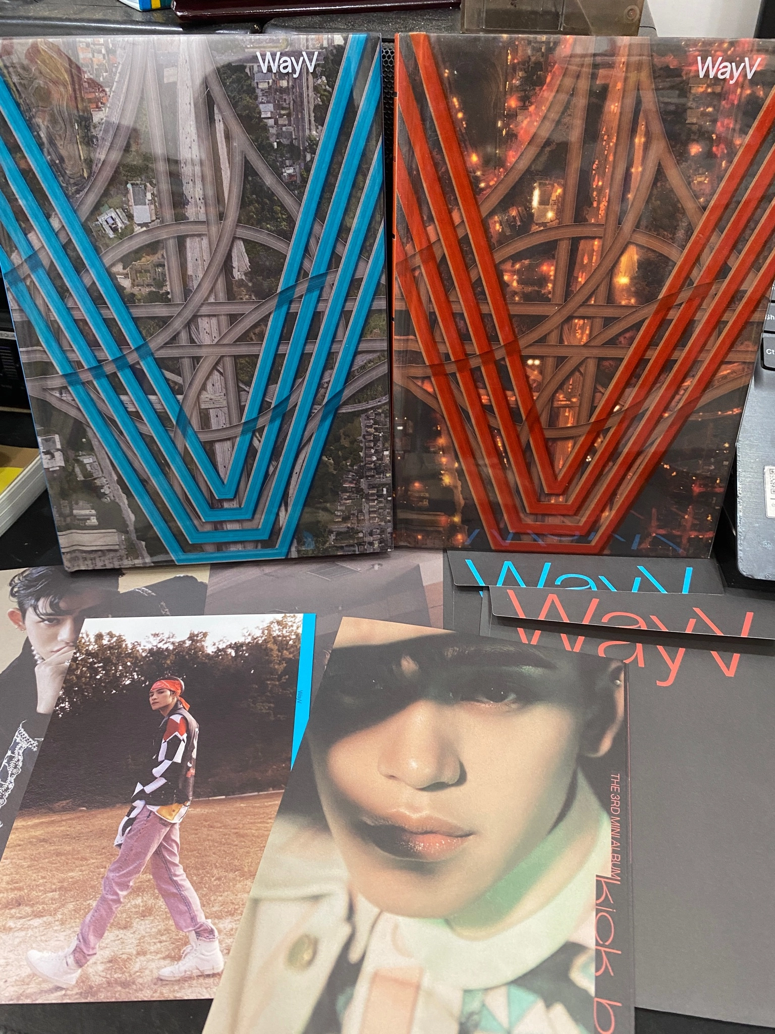 {SM official ~ Có sẵn } Way V ~ Kick back/ Phản công (Album hình ảnh đĩa ) by  - Sách Book Cover - Ngọc Hiển Books